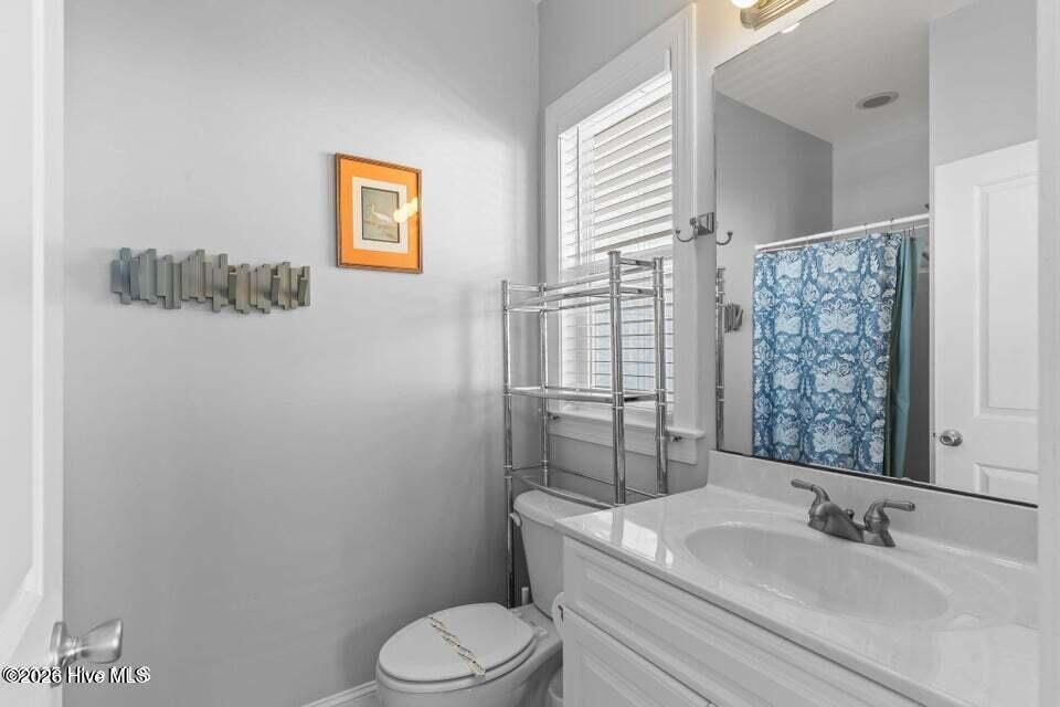 100570467 | Photo 32