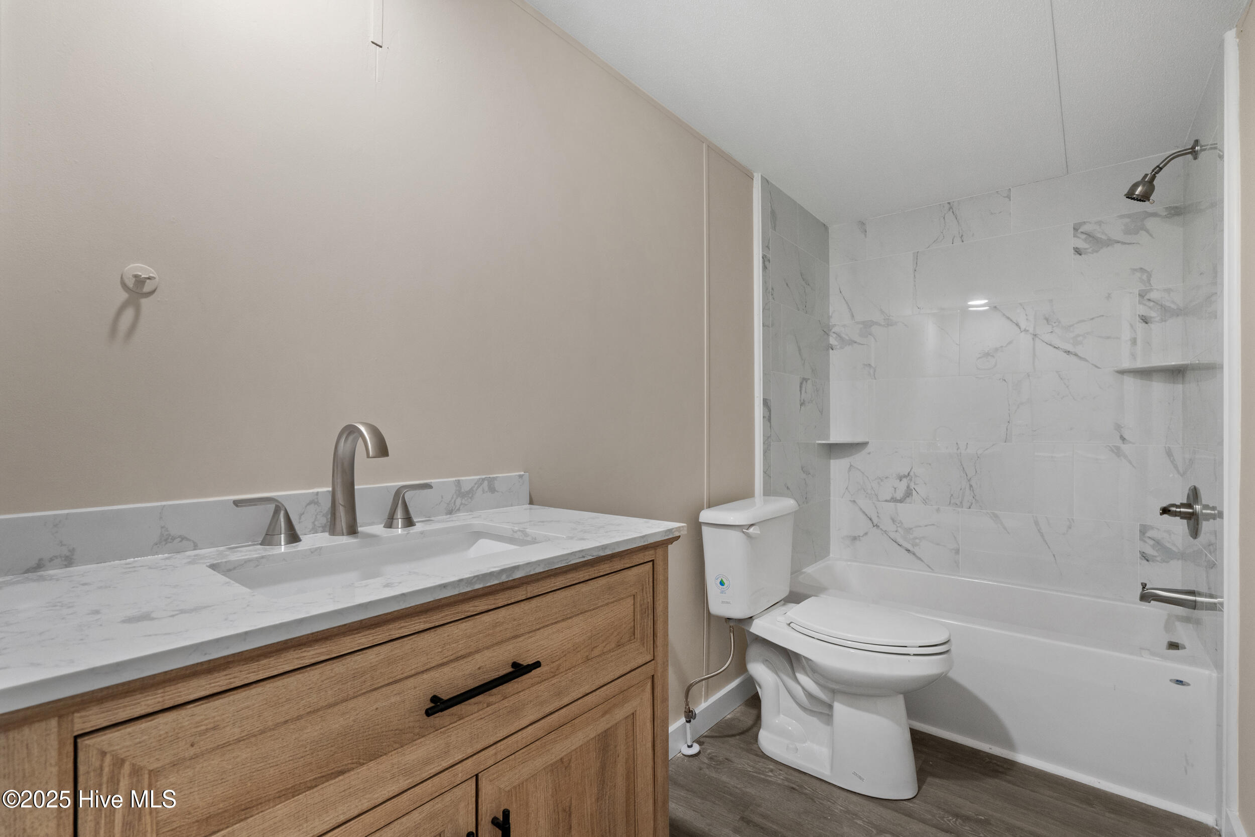 100544386 | Photo 24