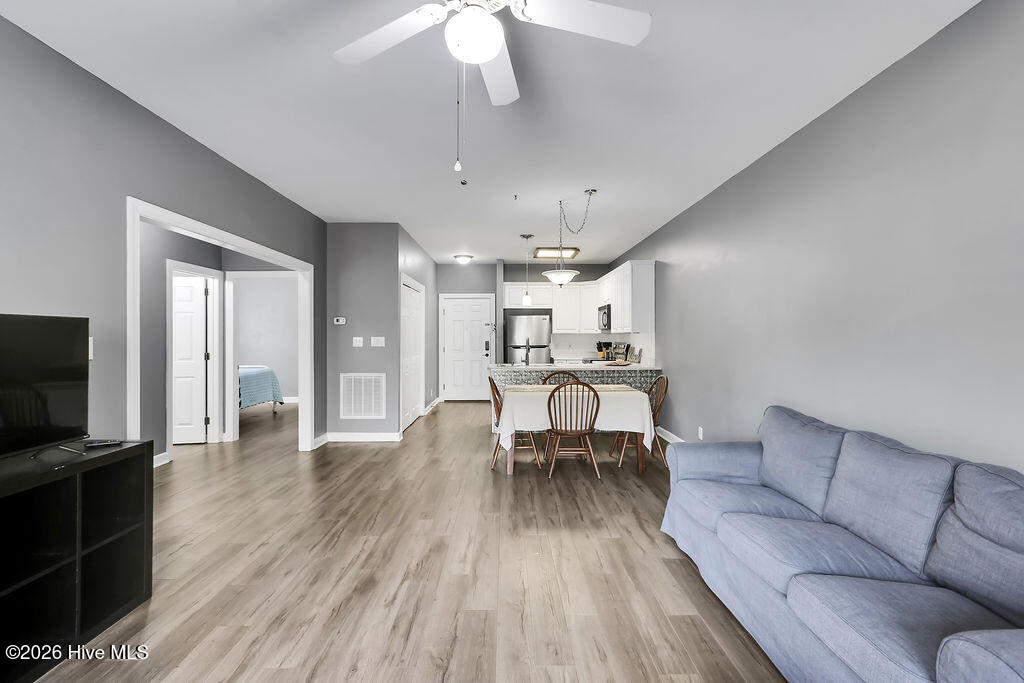 100549011 | Photo 19