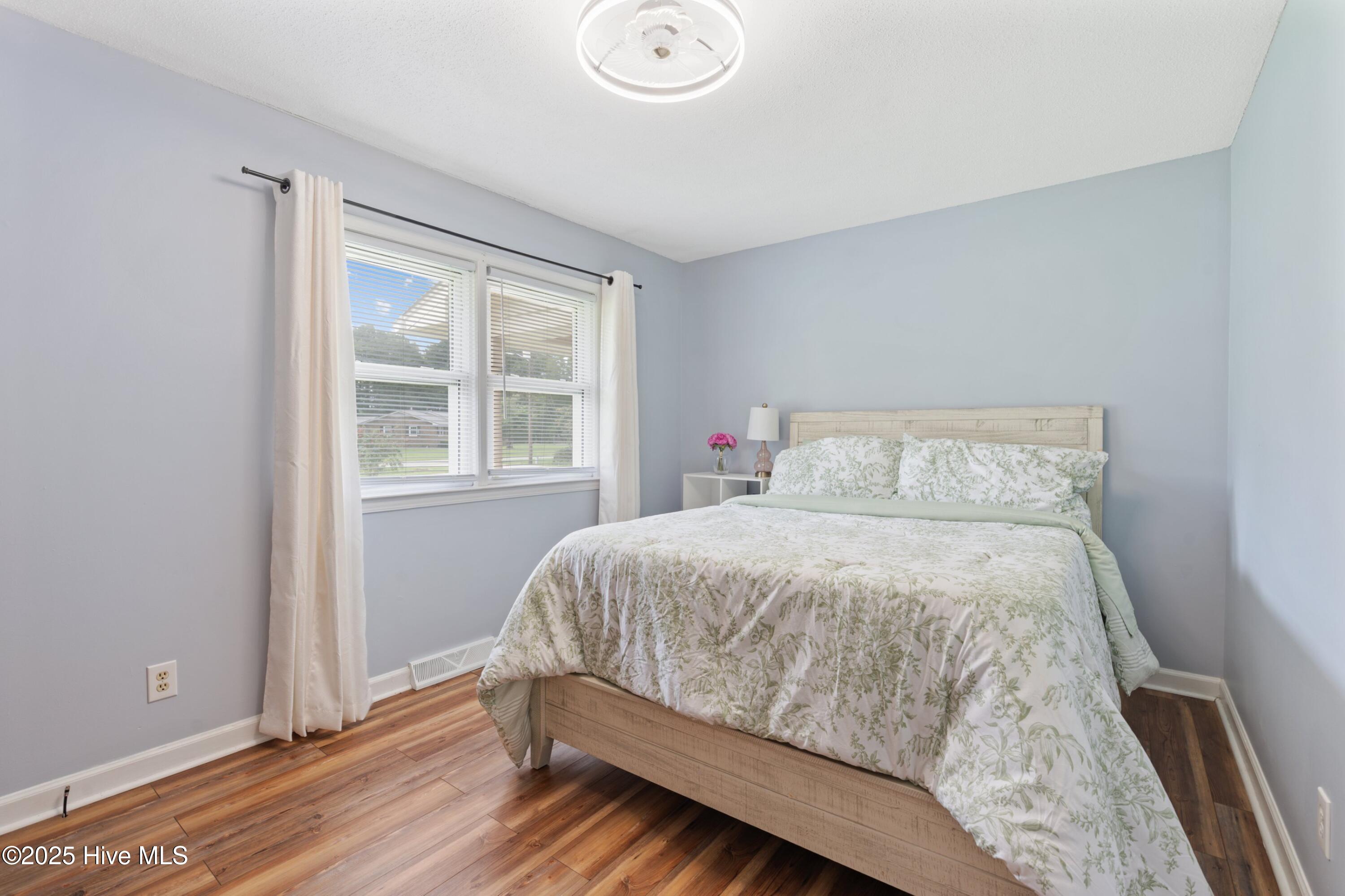 100526163 | Photo 24