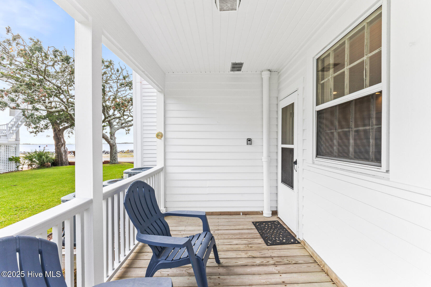 100561116 | Photo 46