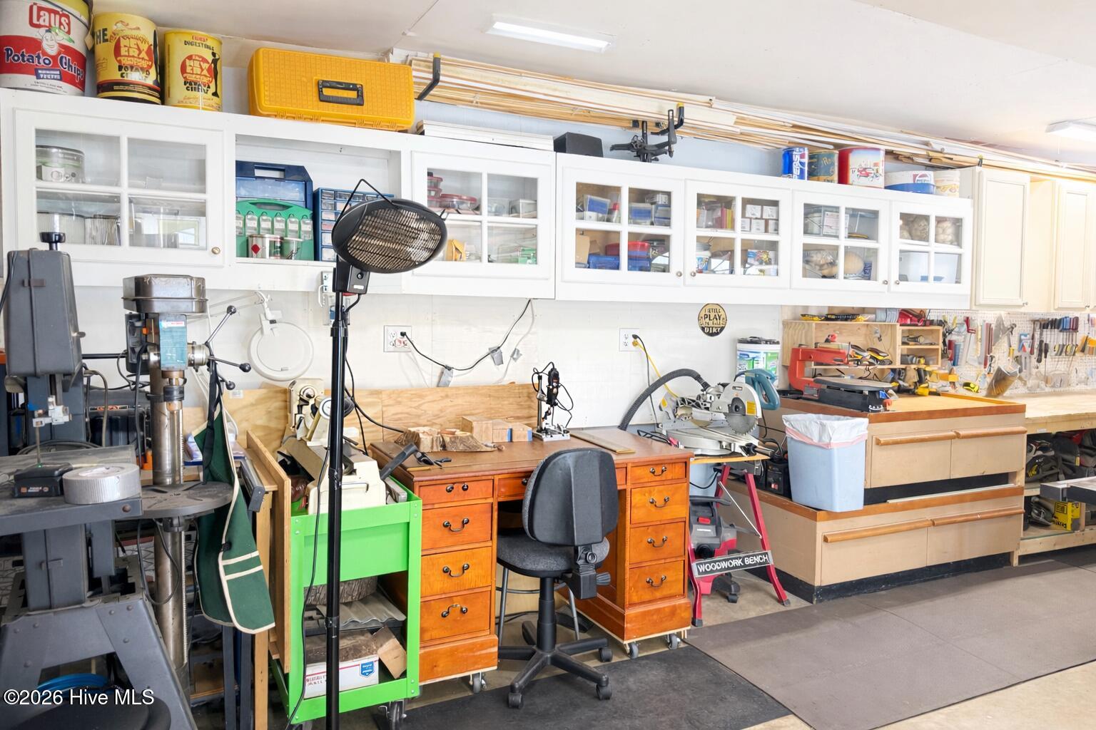 100560834 | Photo 33