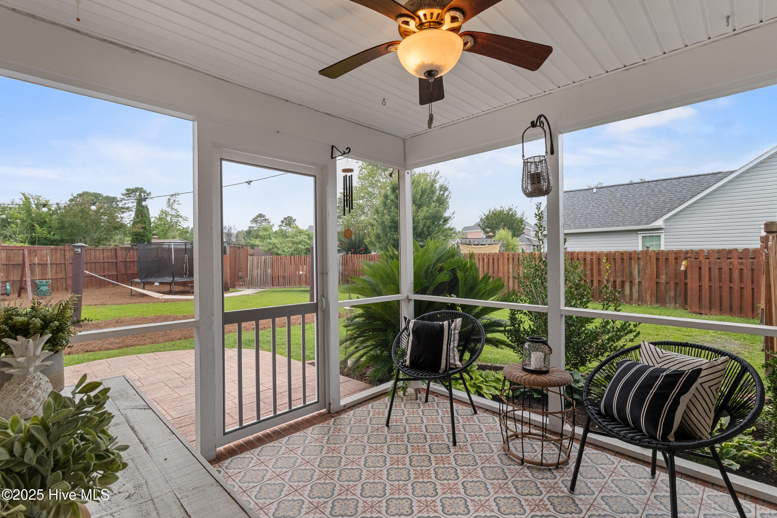 100552310 | Photo 32