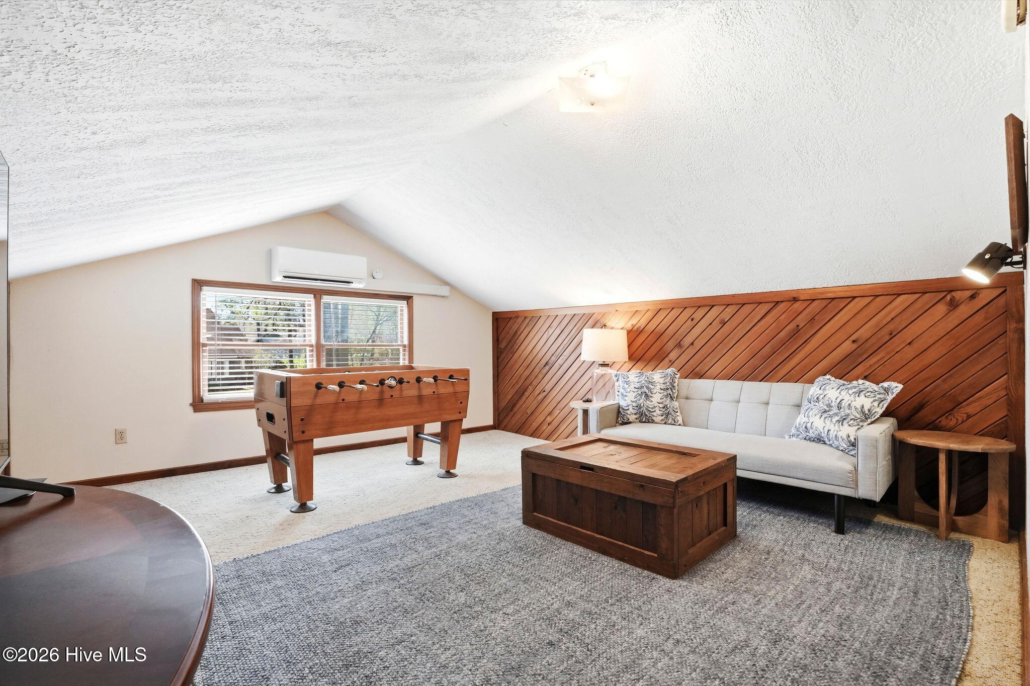 100563763 | Photo 51