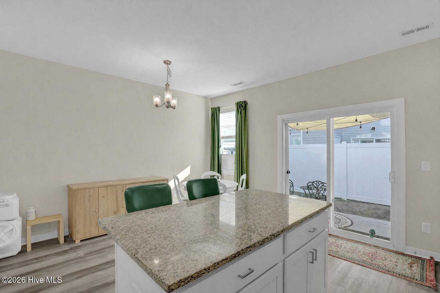 100564501 | Photo 13