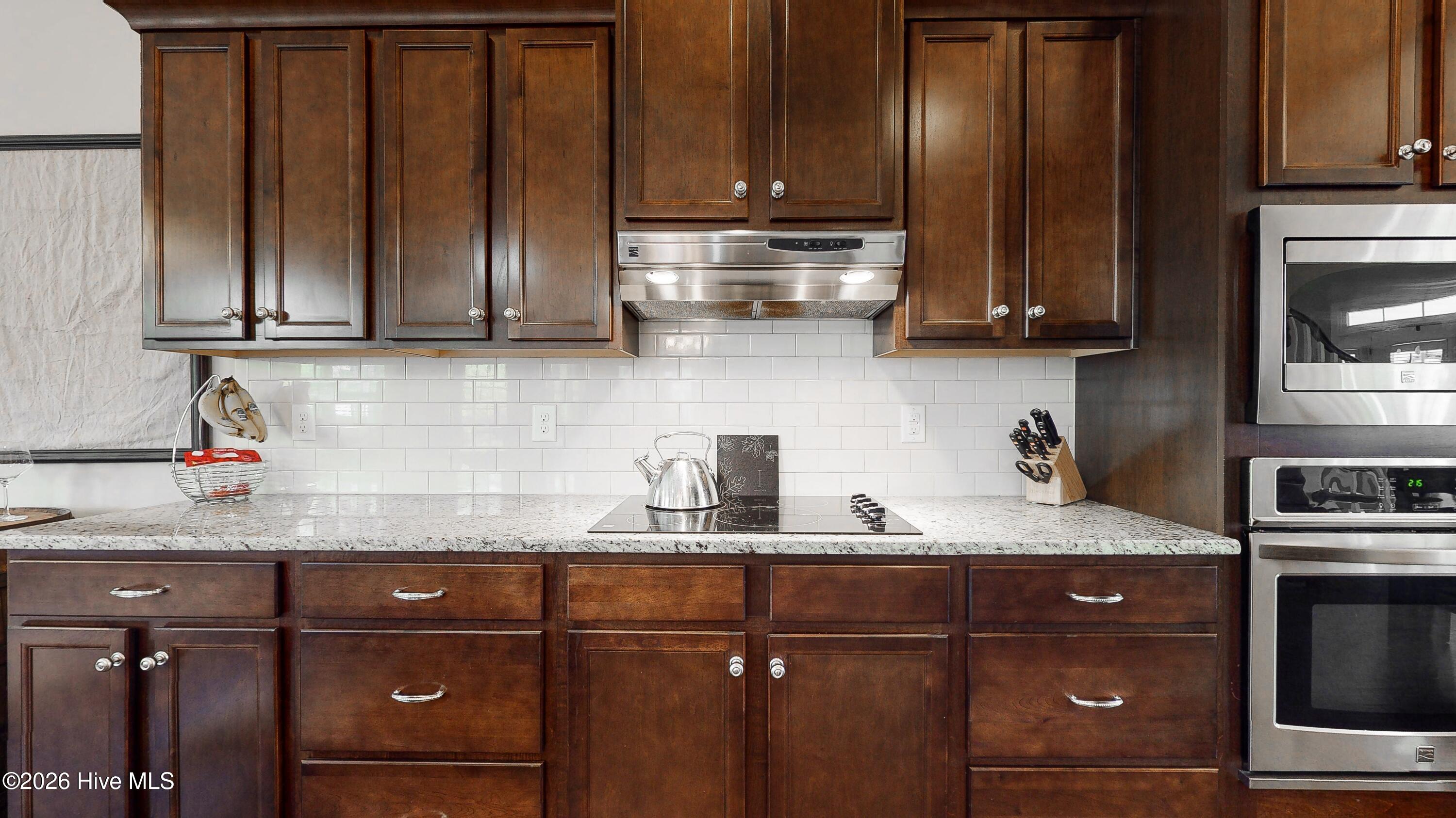 100570158 | Photo 20