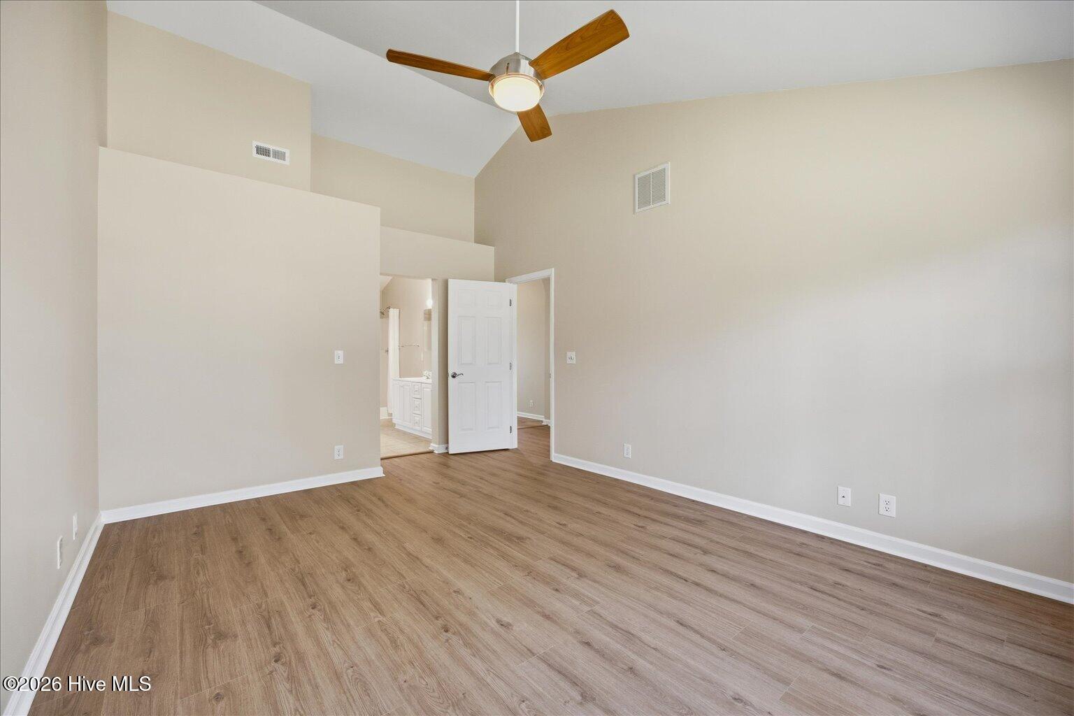 100564069 | Photo 24