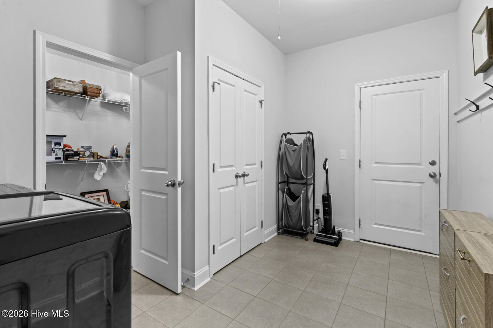 100565917 | Photo 29