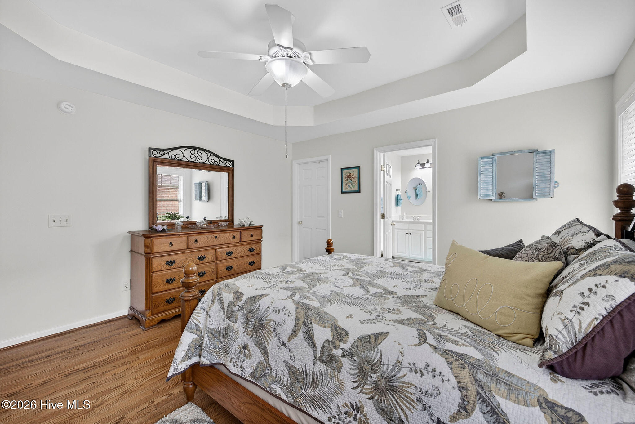 100557092 | Photo 24