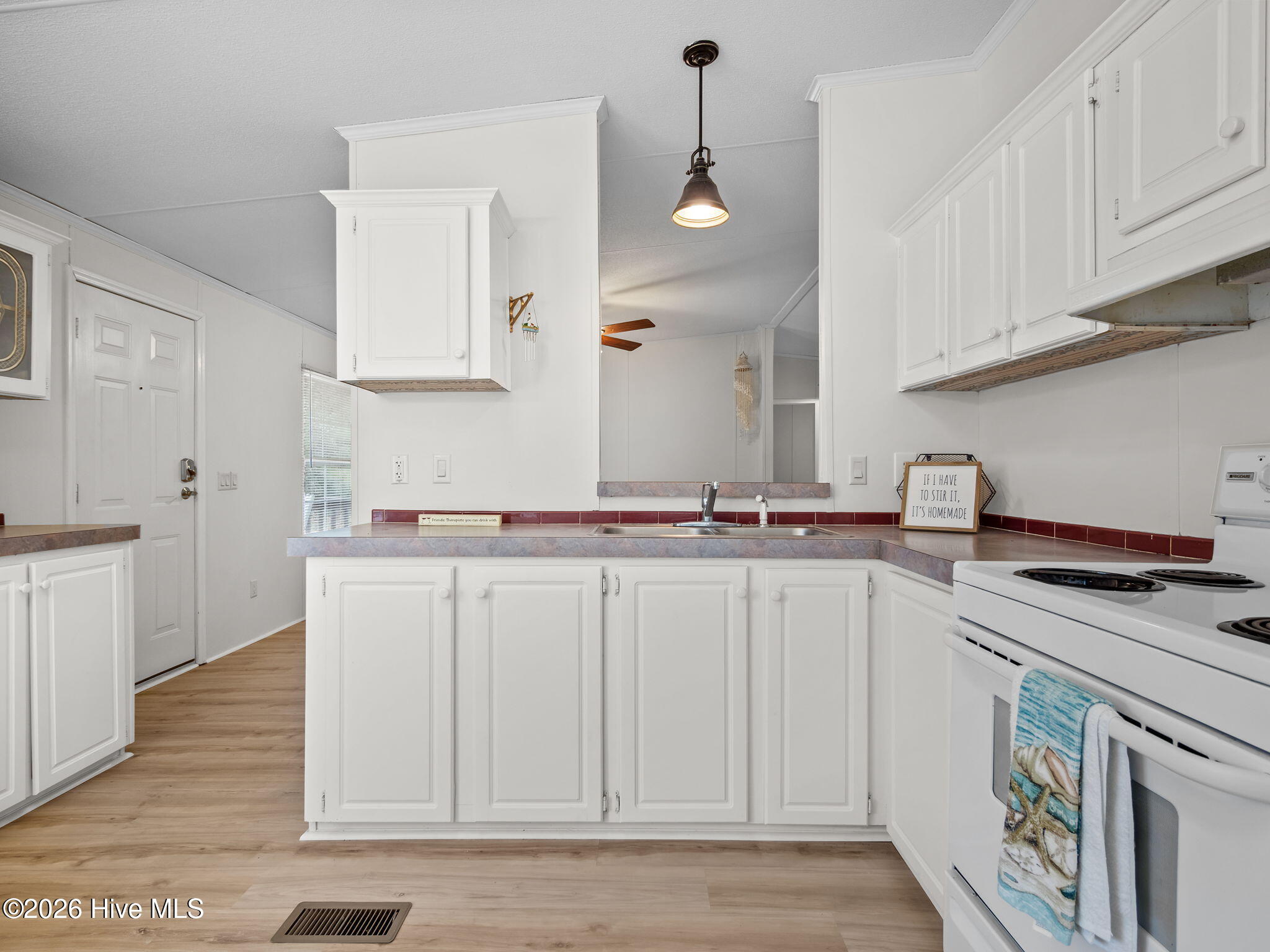 100548525 | Photo 10