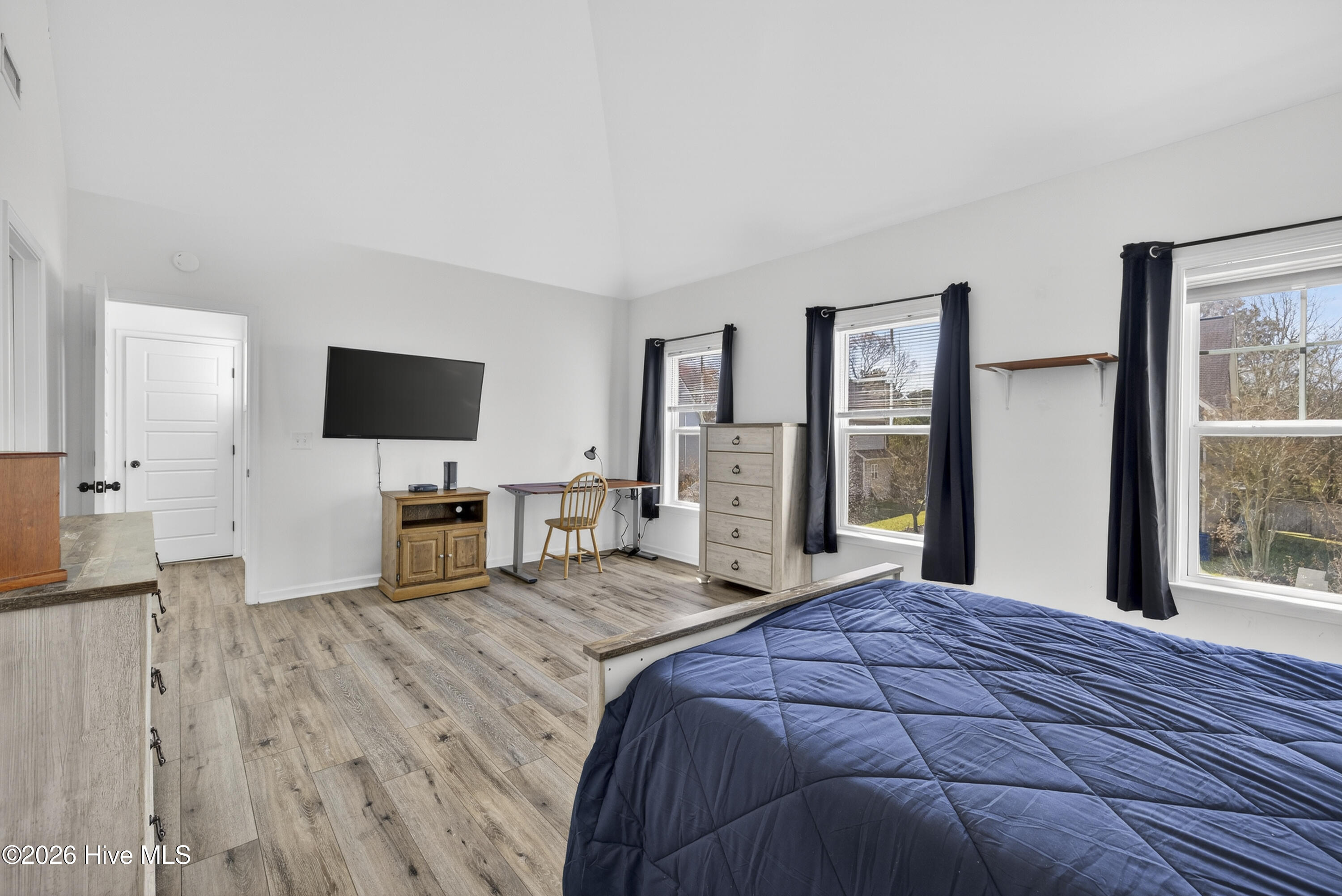 100560873 | Photo 27