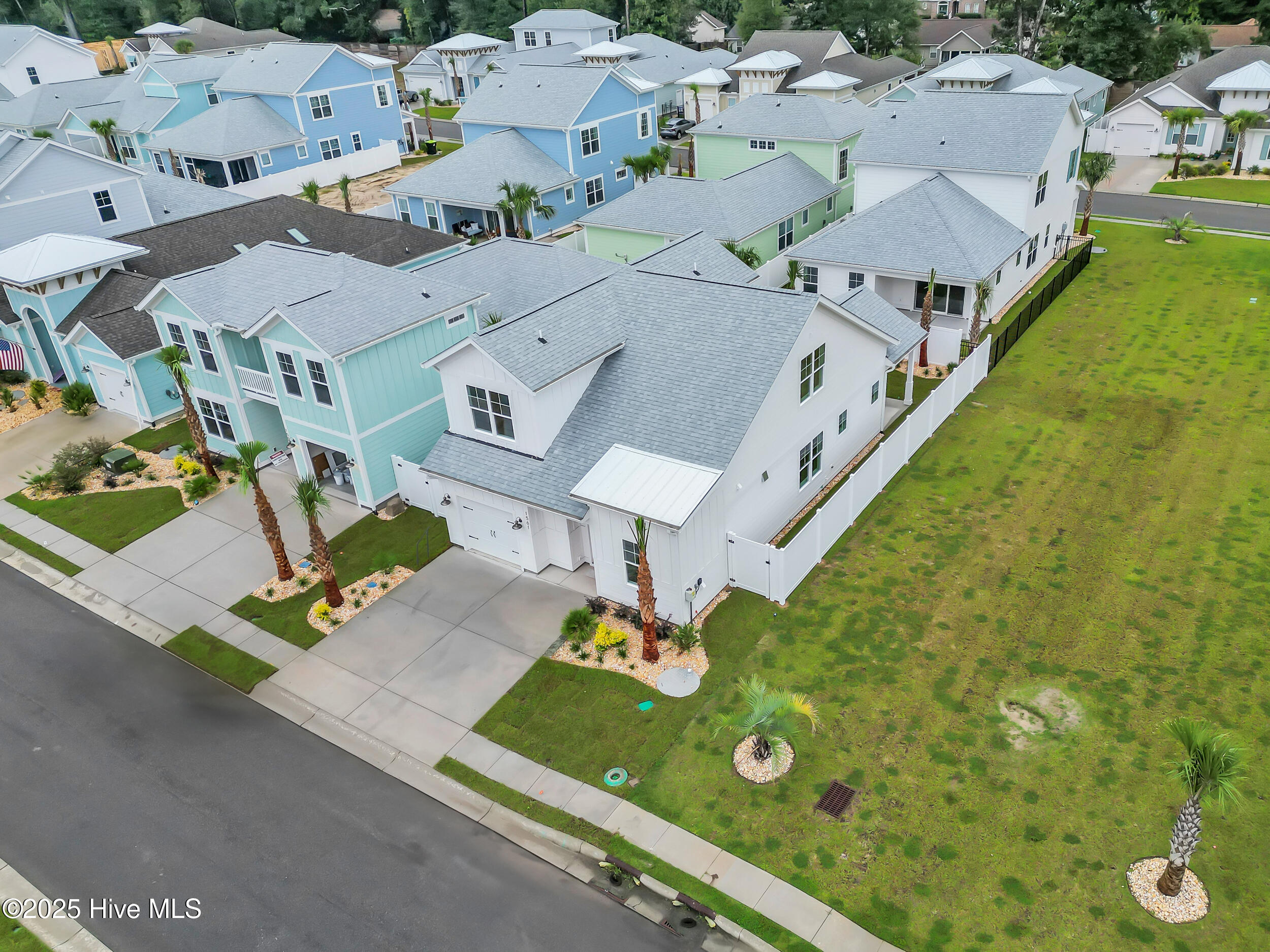 100533655 | Photo 44