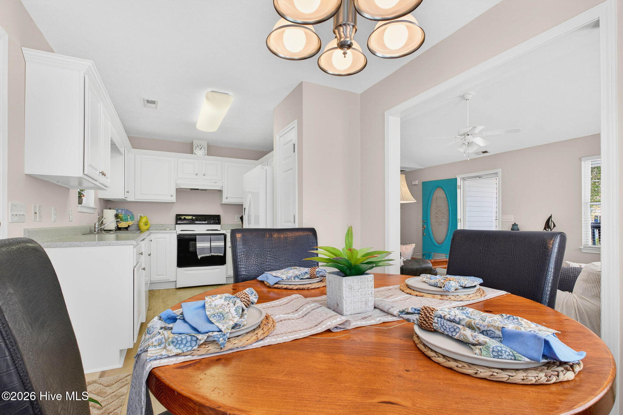 100543046 | Photo 11