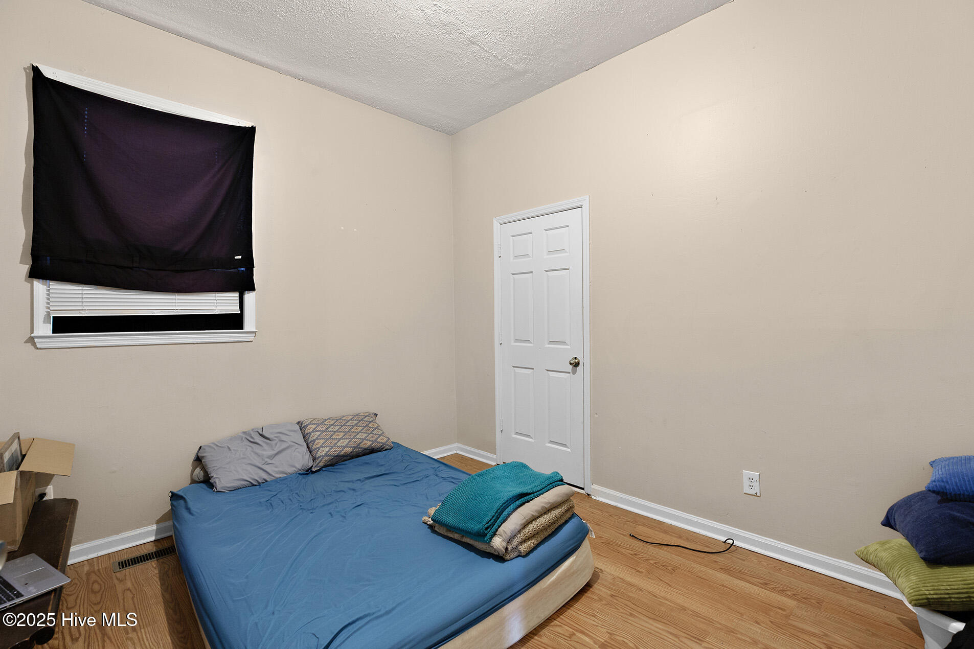 100544261 | Photo 23