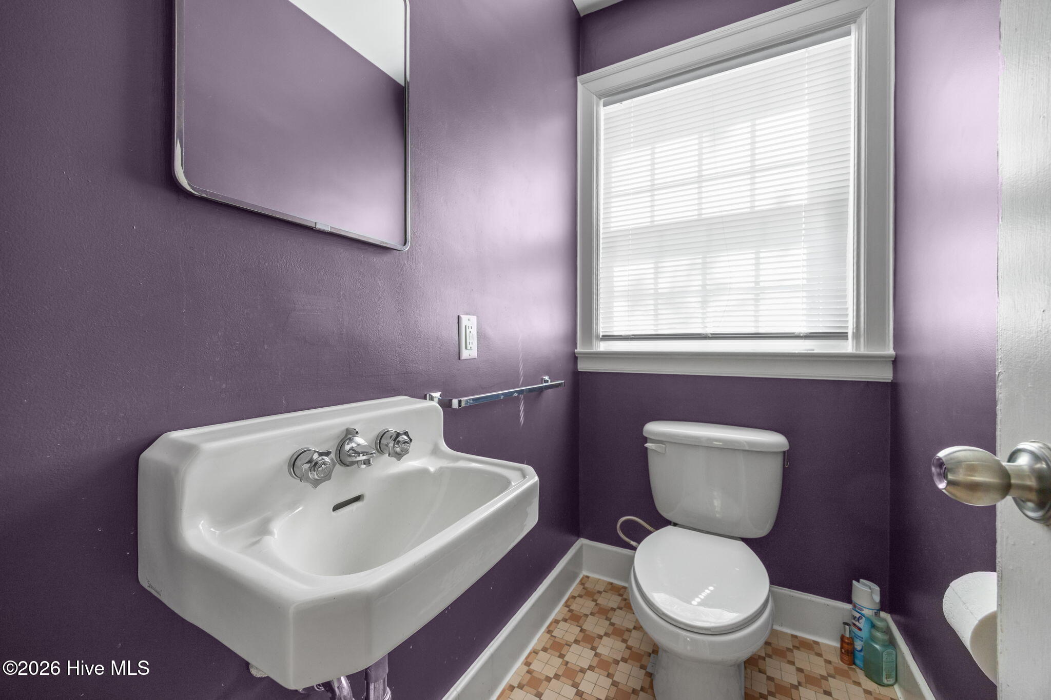 1104 W Rock Springs Road