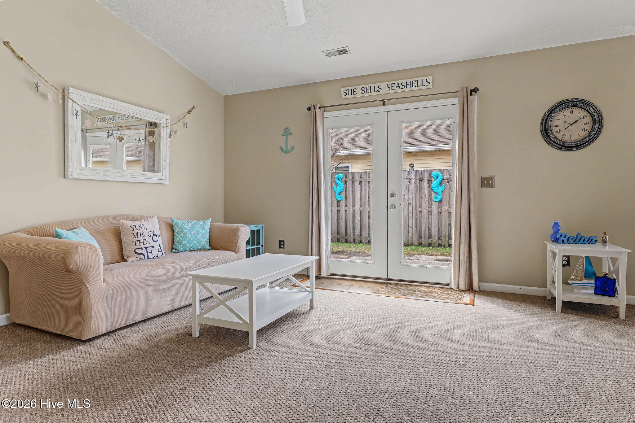 100560701 | Photo 14