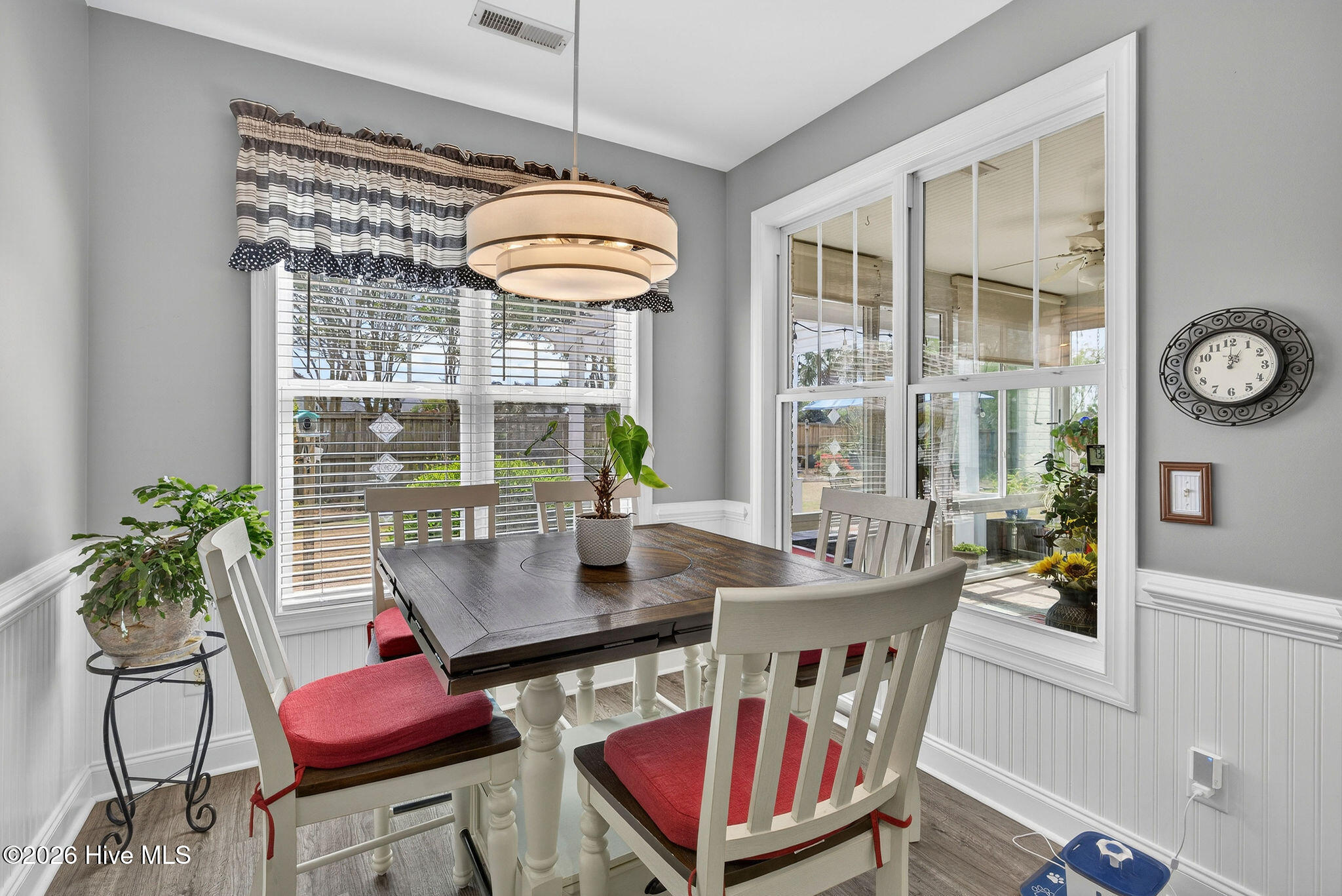 100565729 | Photo 14