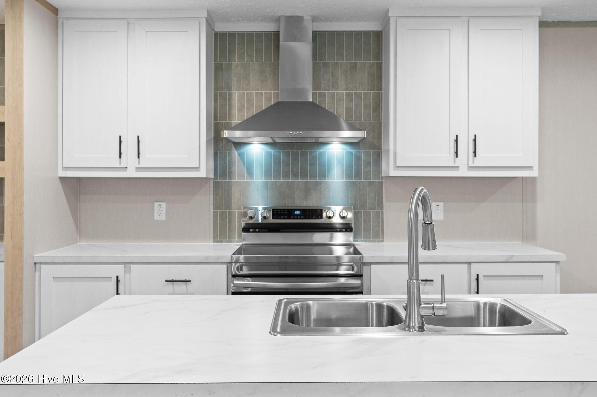 100547883 | Photo 13