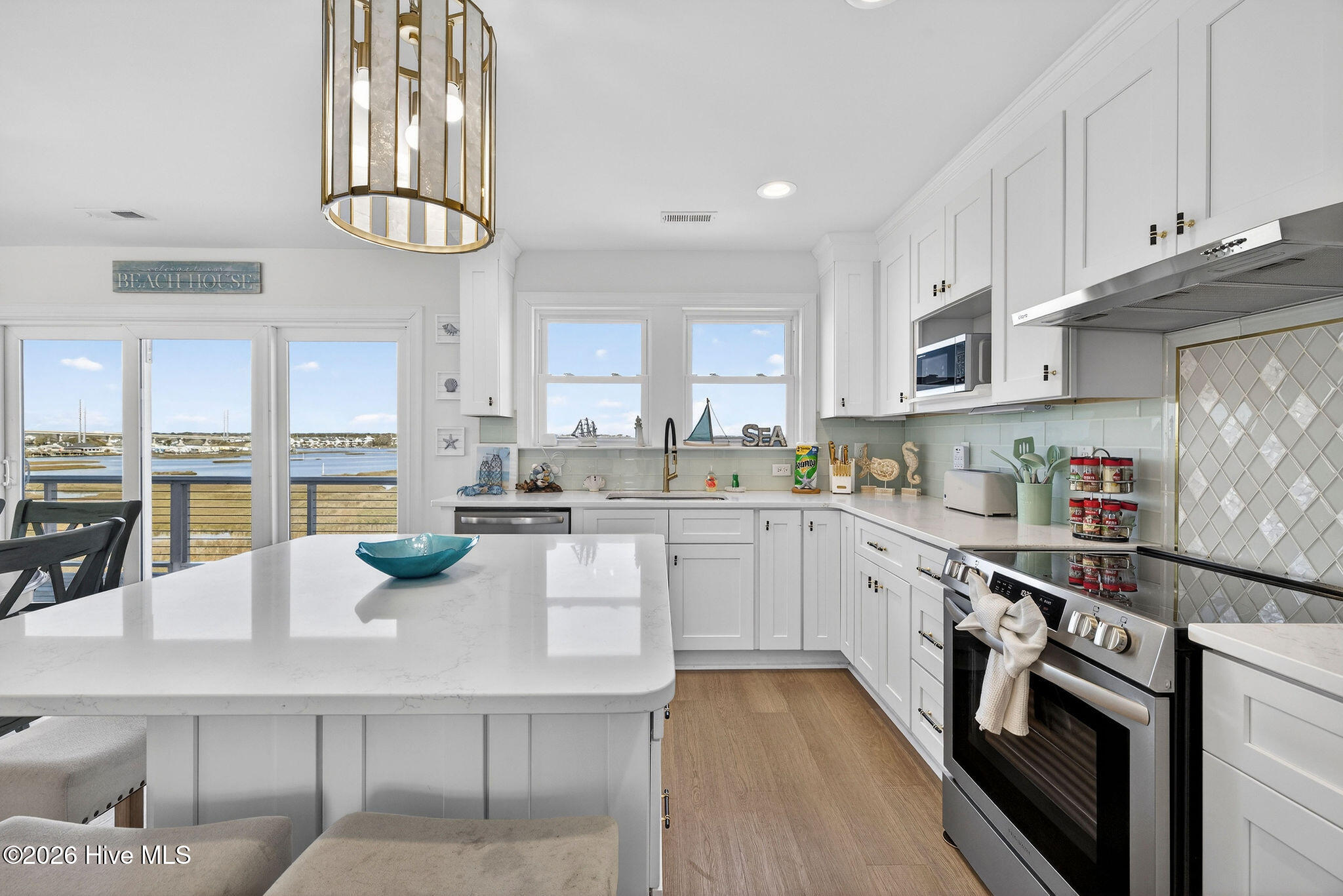 100565541 | Photo 10