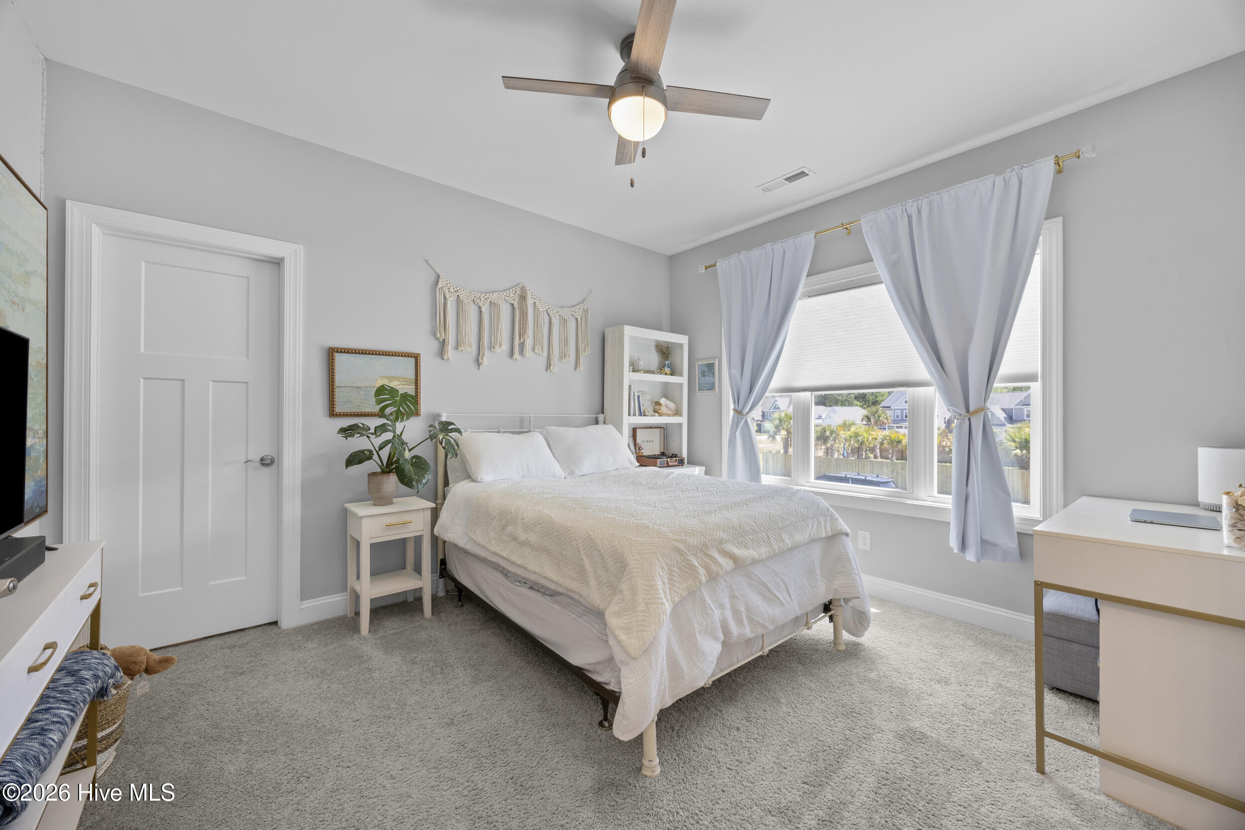 100570298 | Photo 31