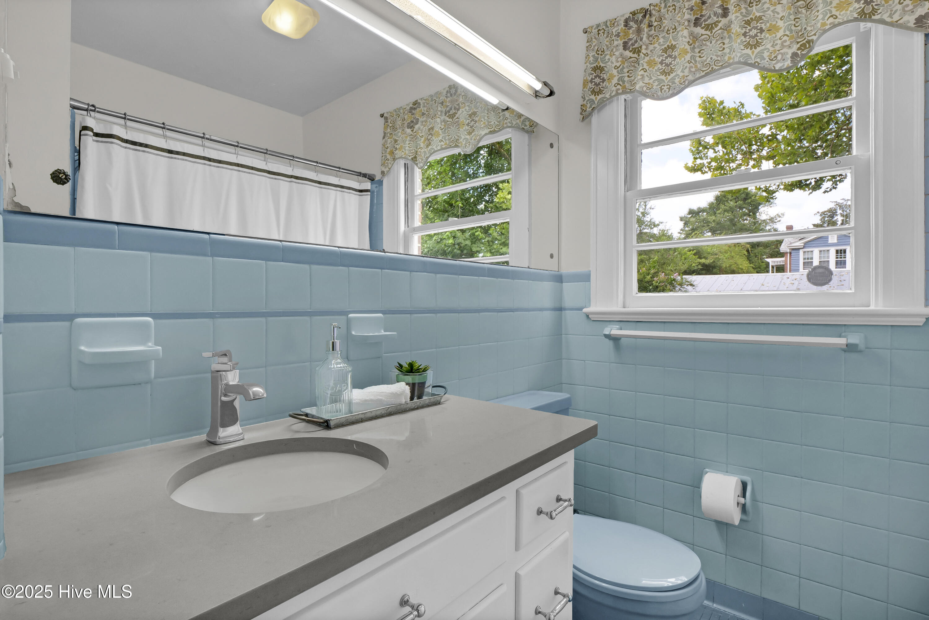 100523883 | Photo 38