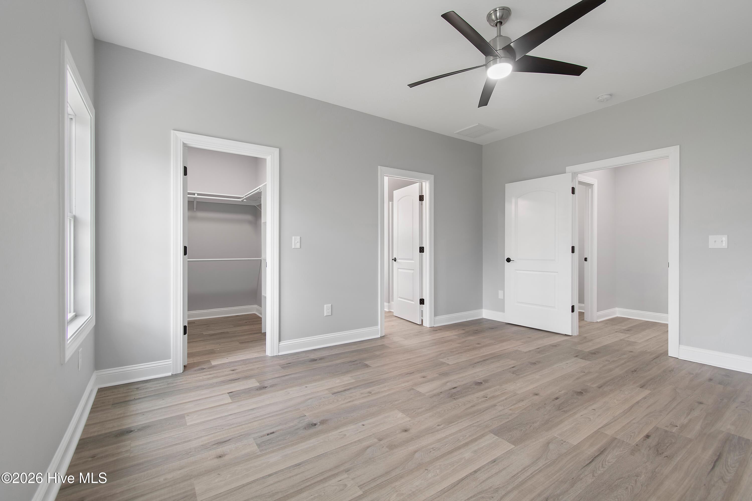 100563159 | Photo 18