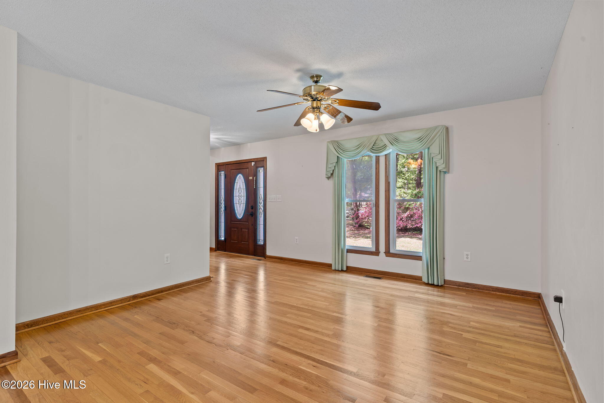 100568125 | Photo 13