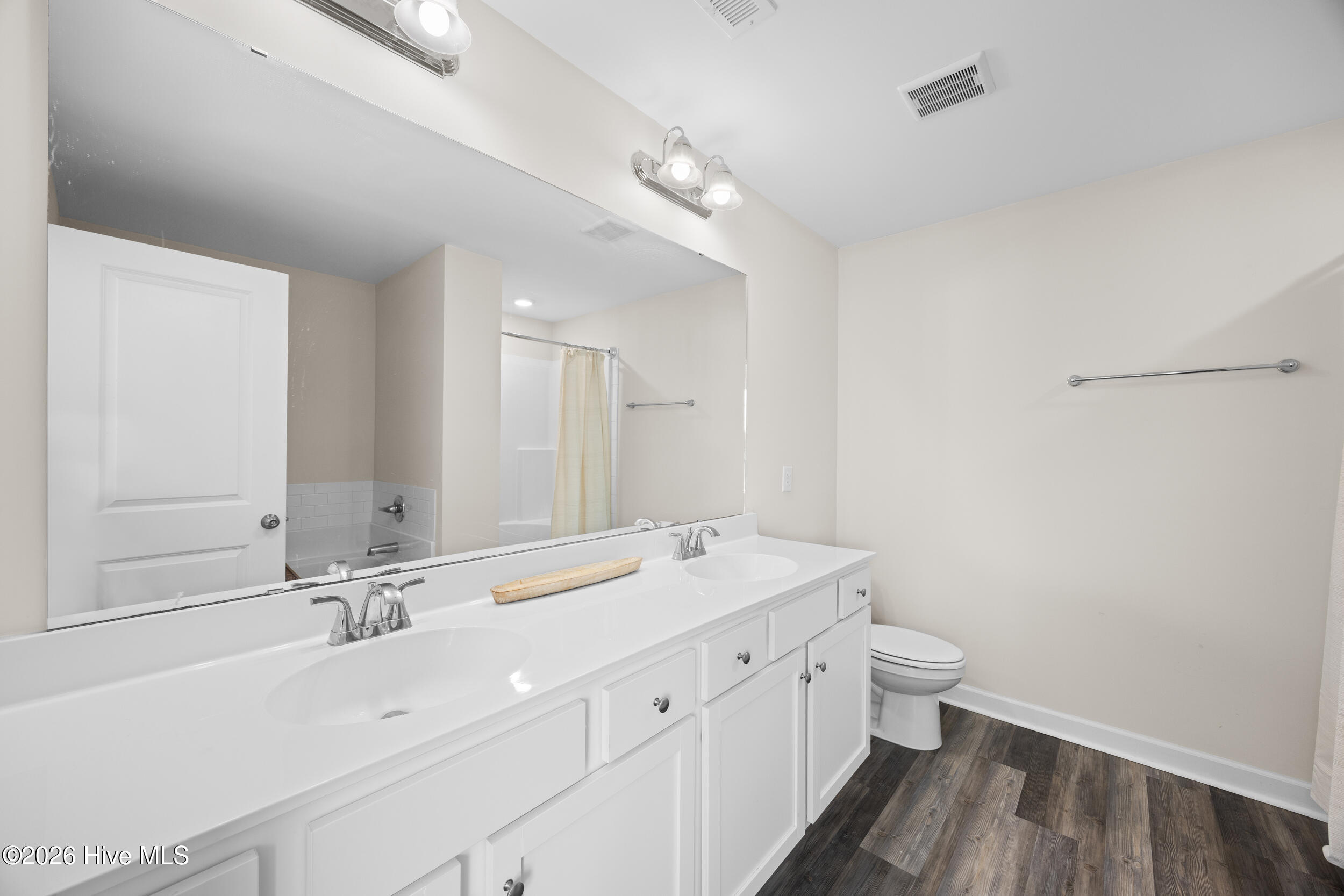 100558005 | Photo 36