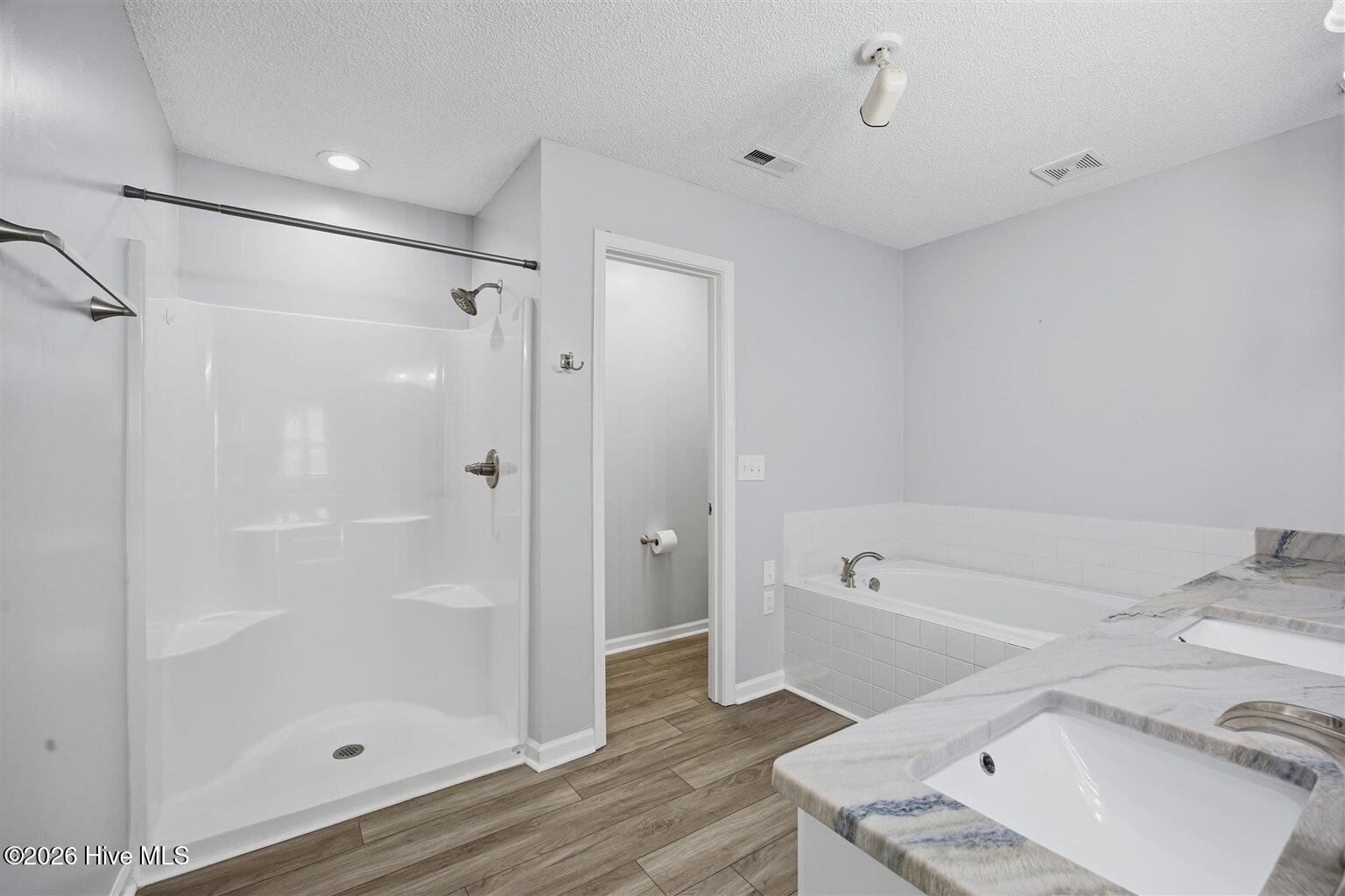 100554604 | Photo 35