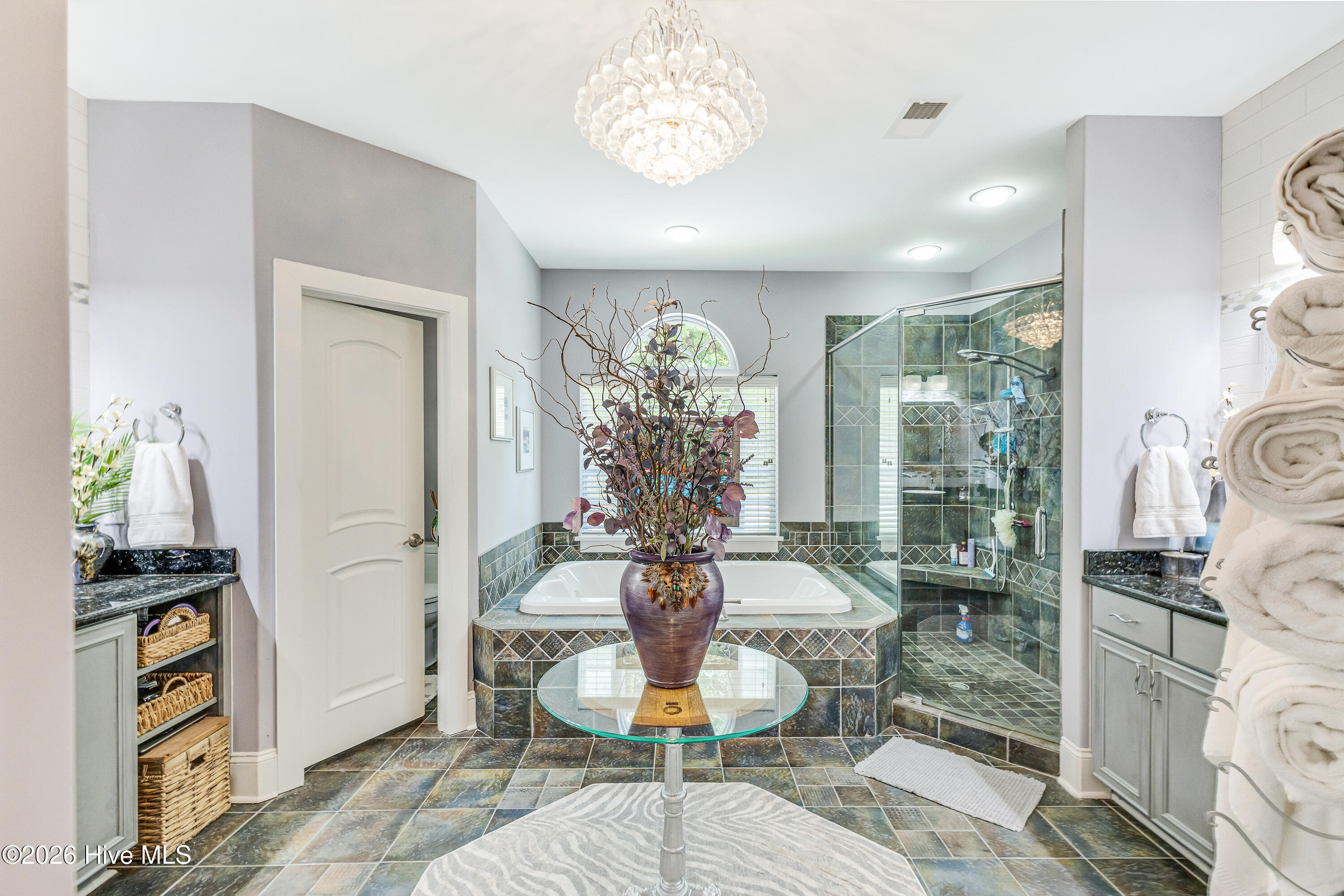 100570031 | Photo 32