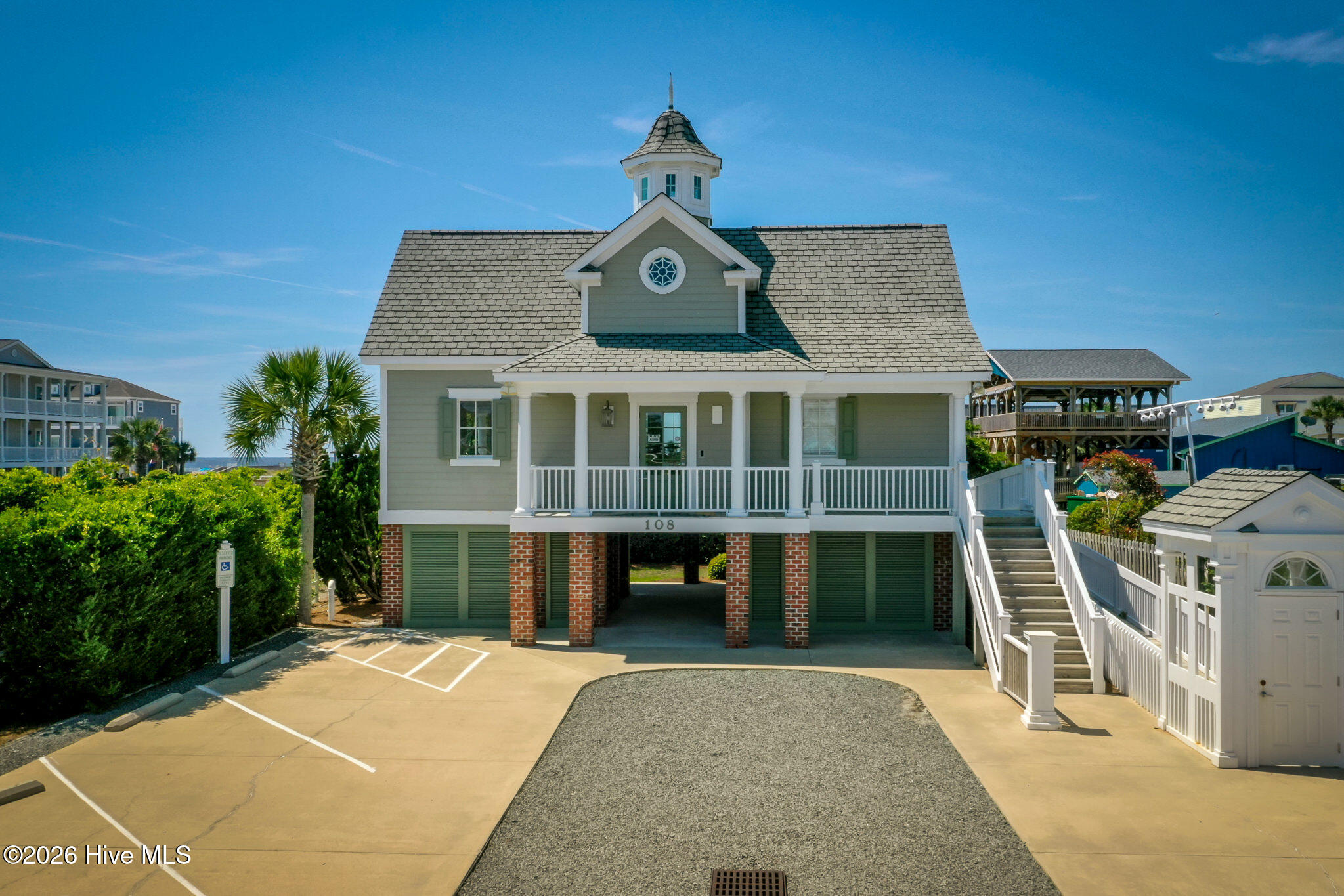 100566909 | Photo 18