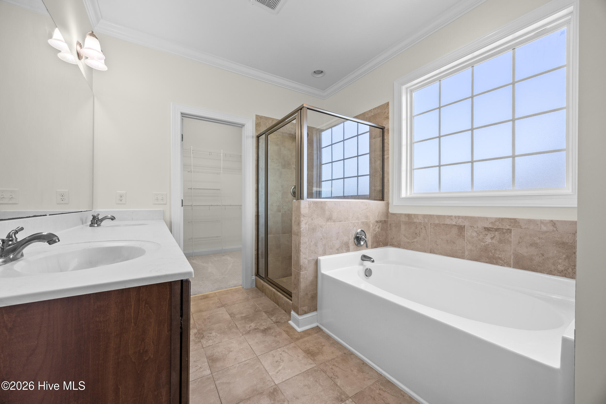 100568241 | Photo 34