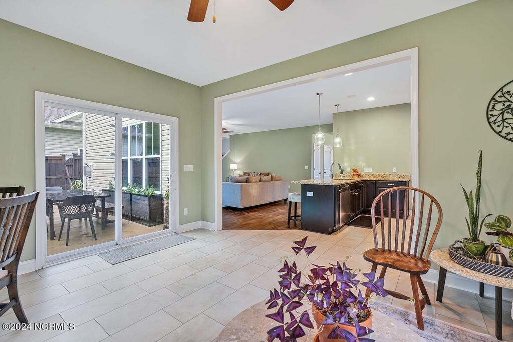 100565738 | Photo 19