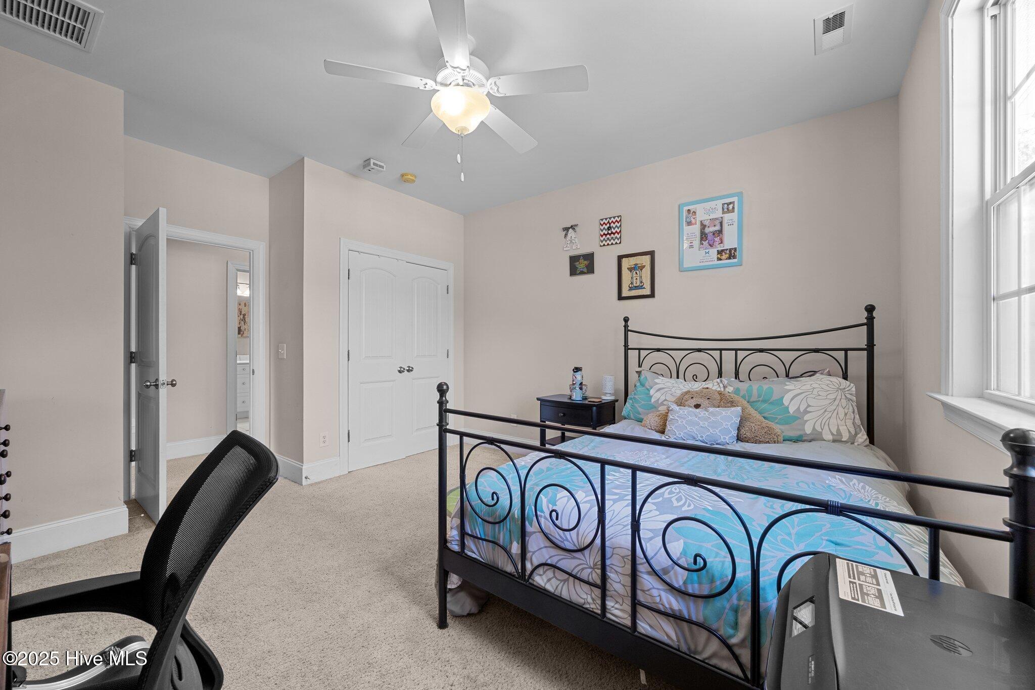 100516018 | Photo 37