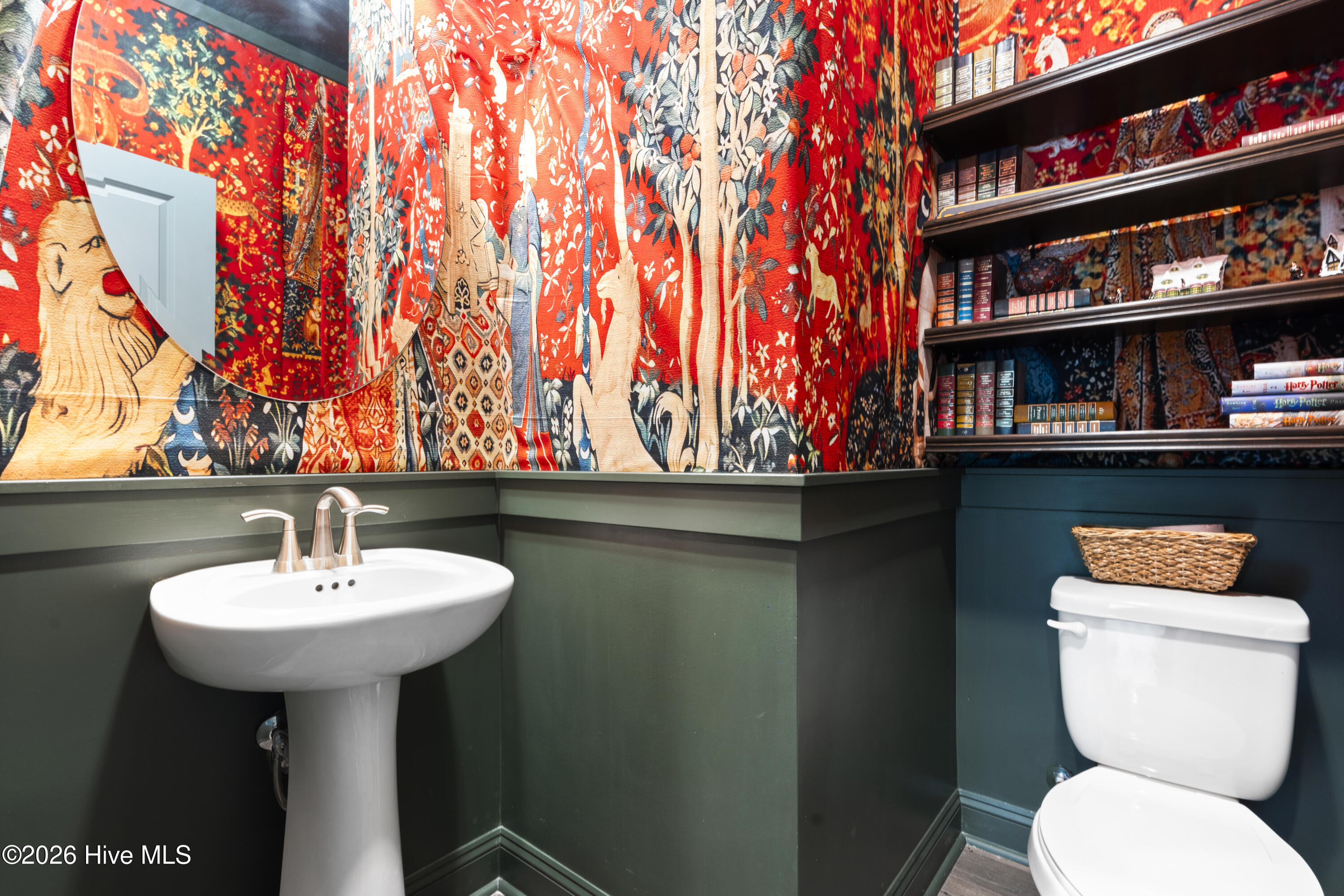 100564295 | Photo 23