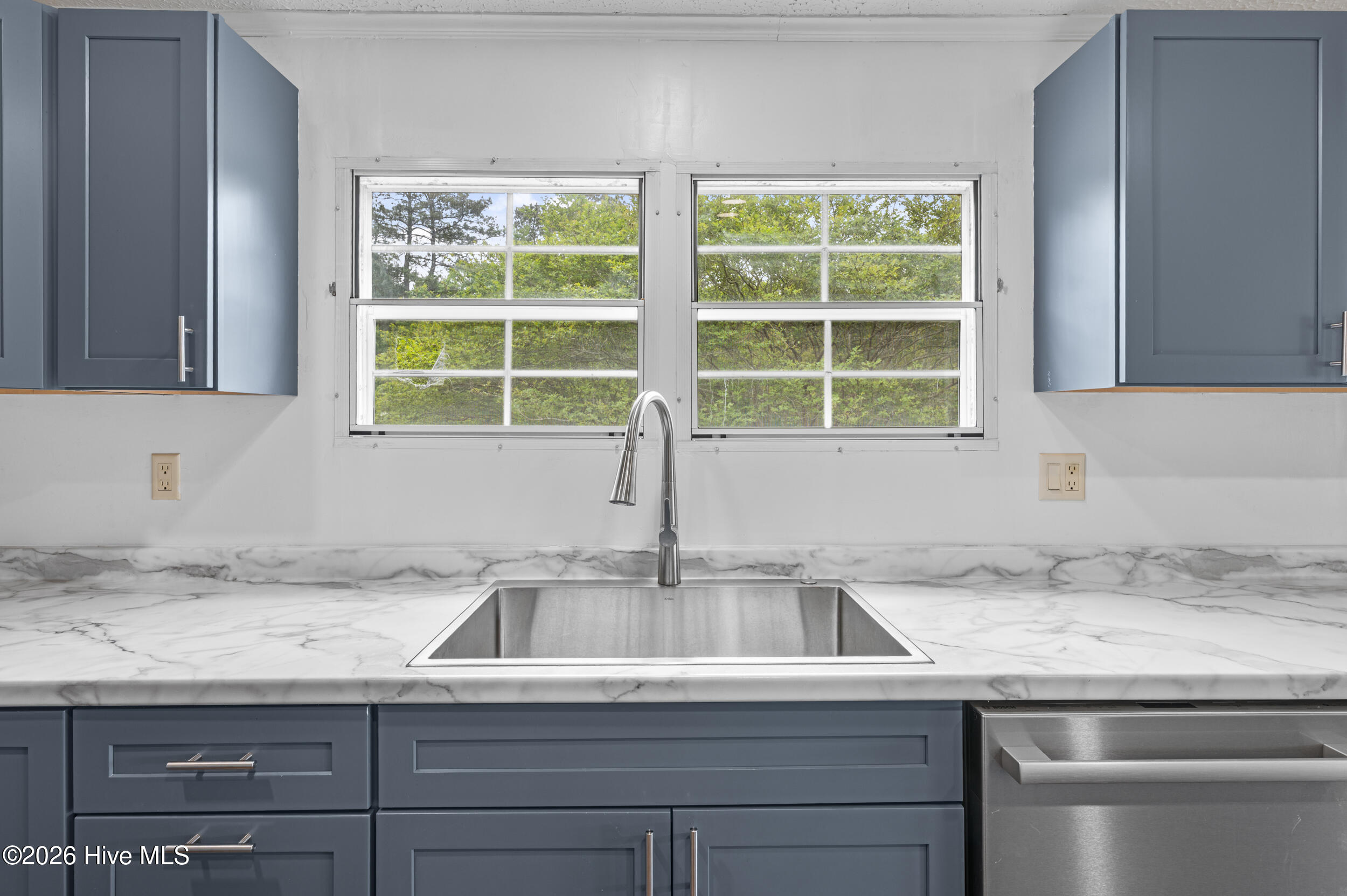 100568430 | Photo 17