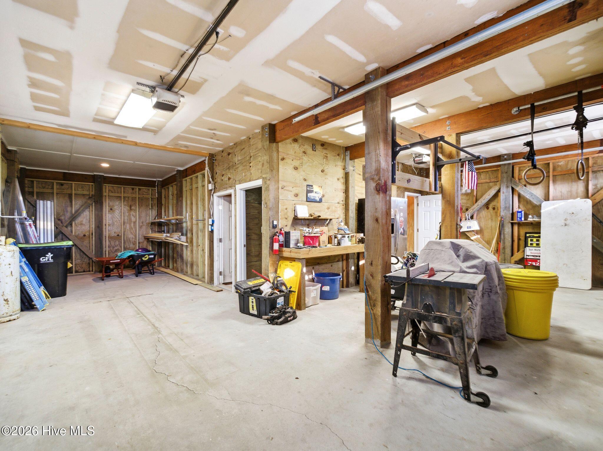 100569349 | Photo 96