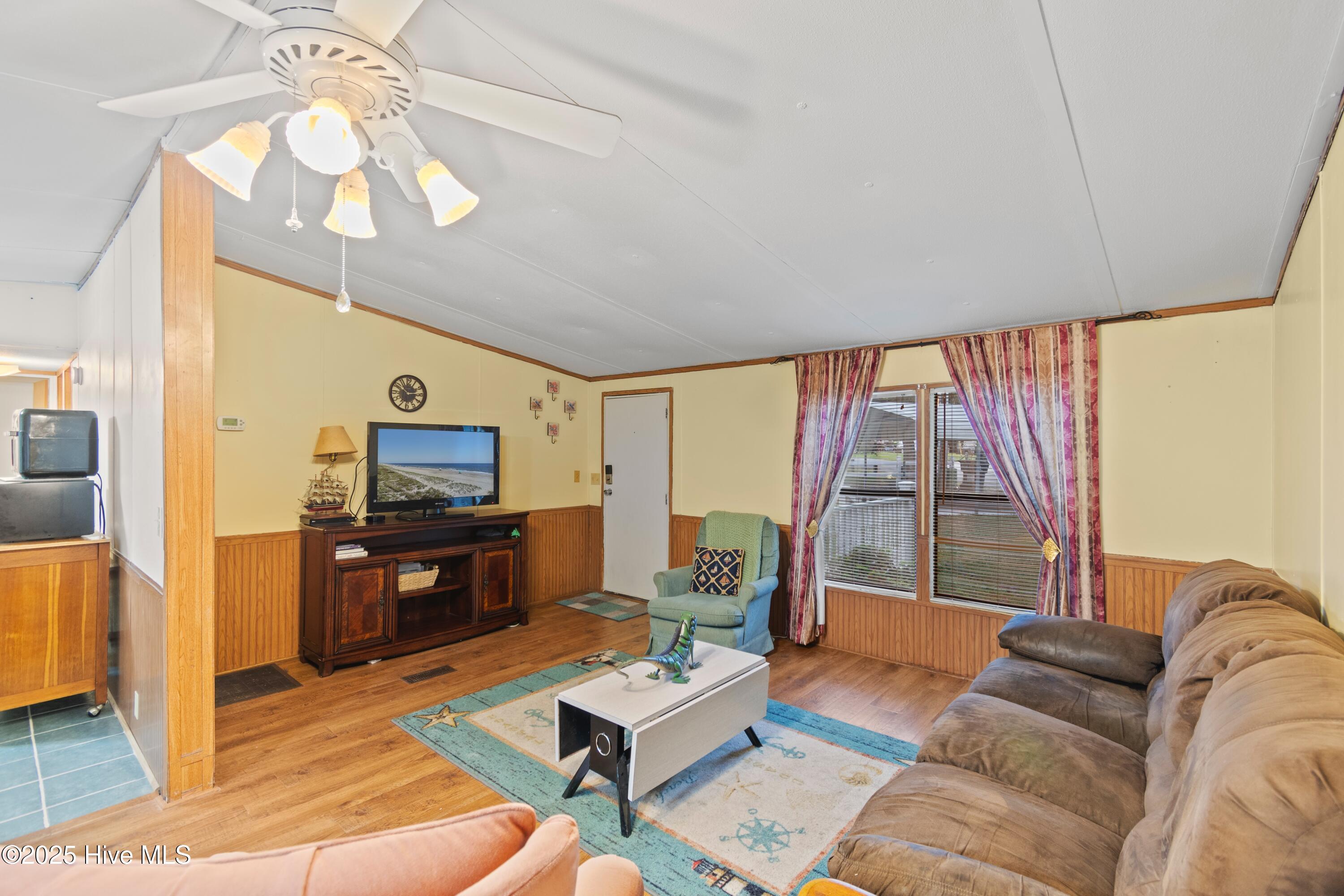 100565495 | Photo 12