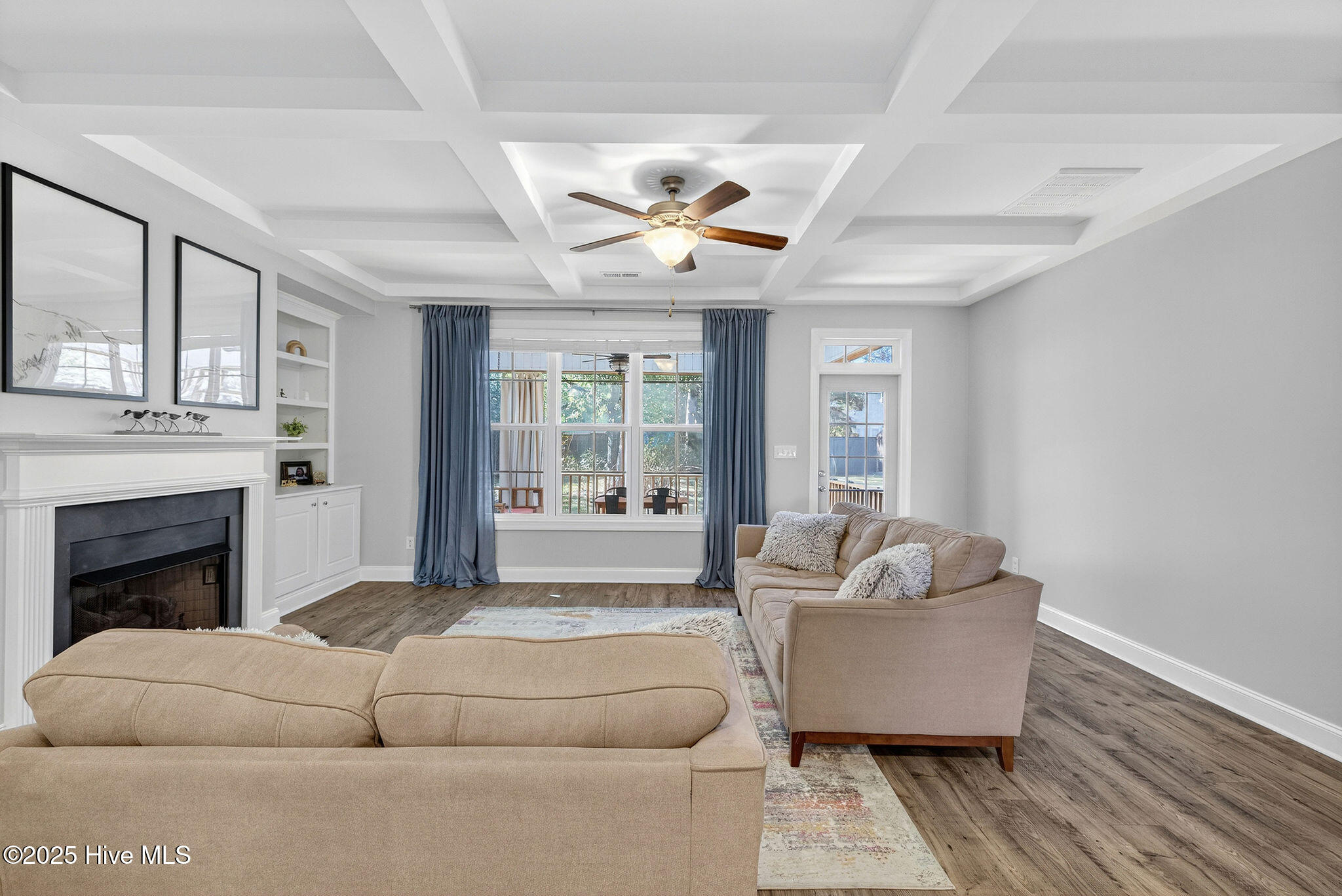 100541825 | Photo 16