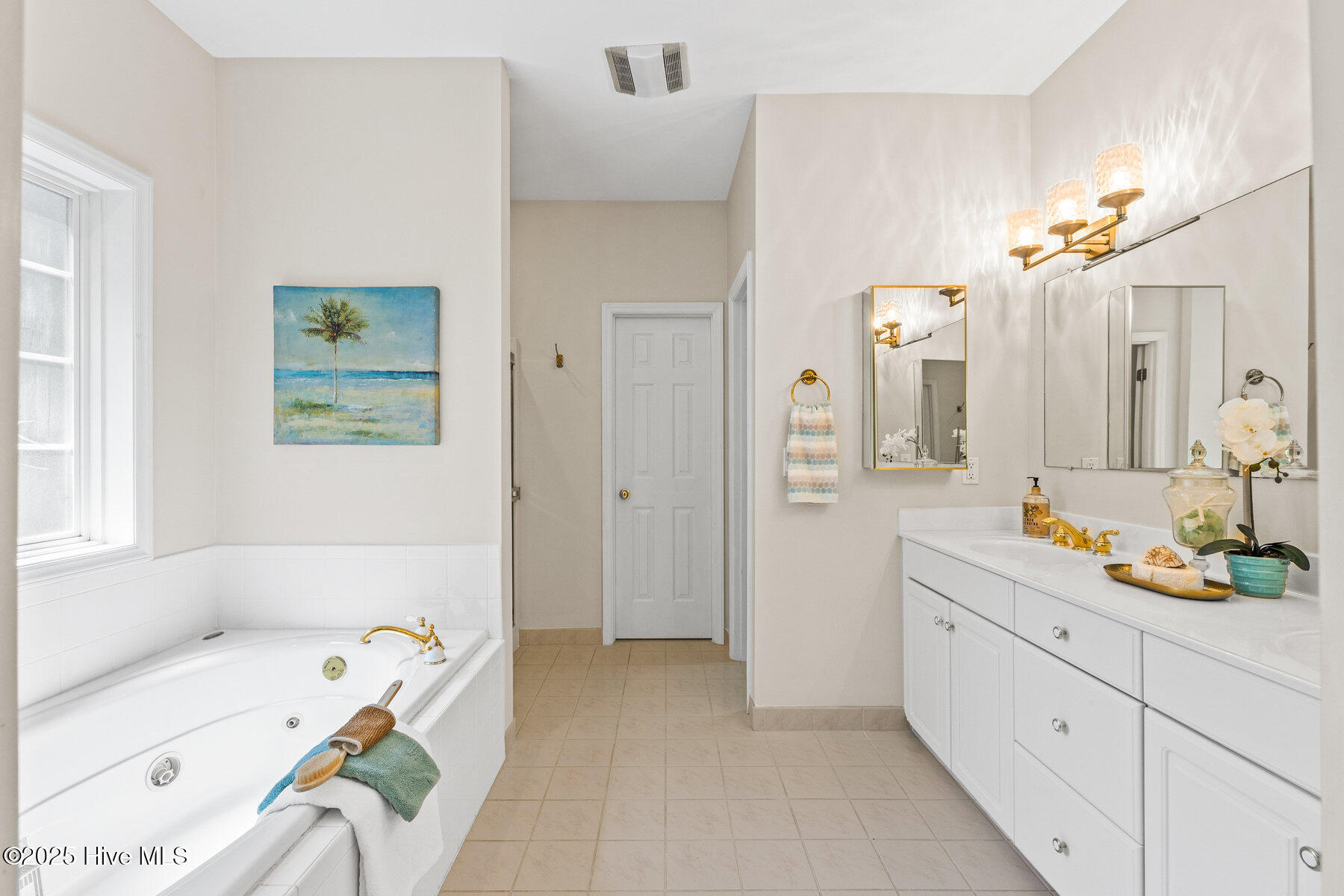 100519162 | Photo 25