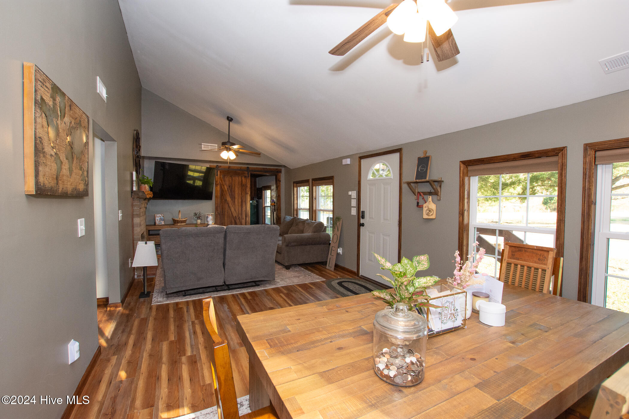 100552342 | Photo 18