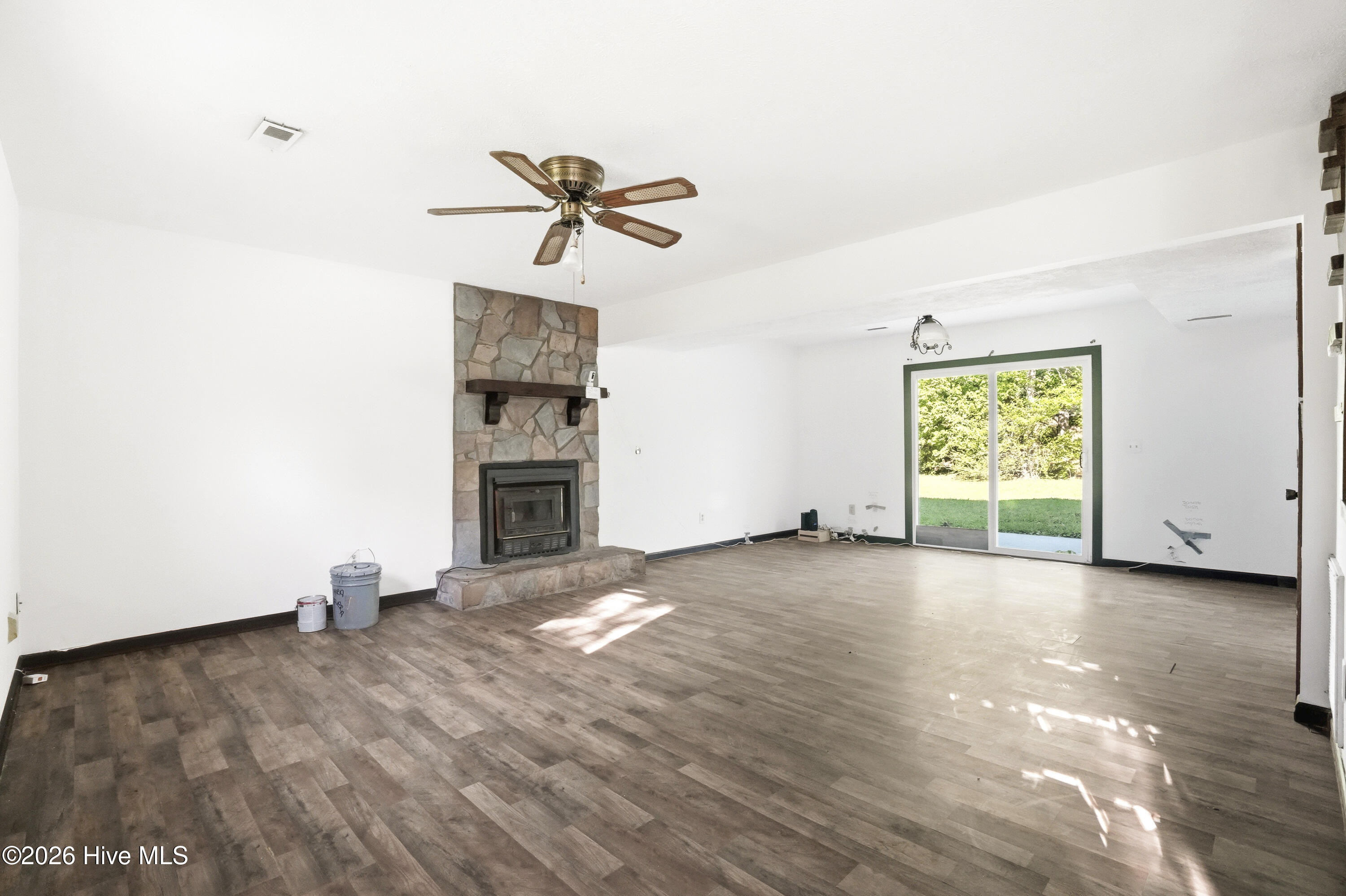 100568902 | Photo 11