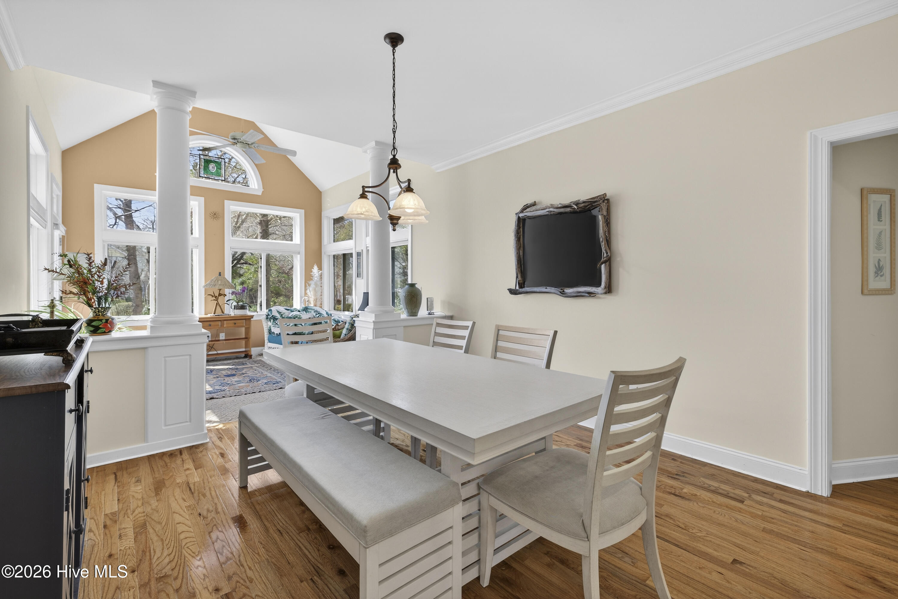 100561189 | Photo 29