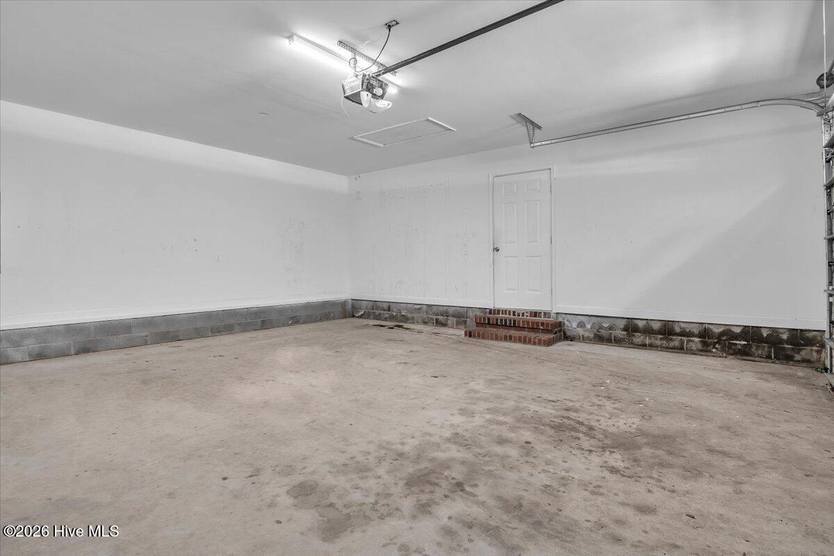 100565952 | Photo 19