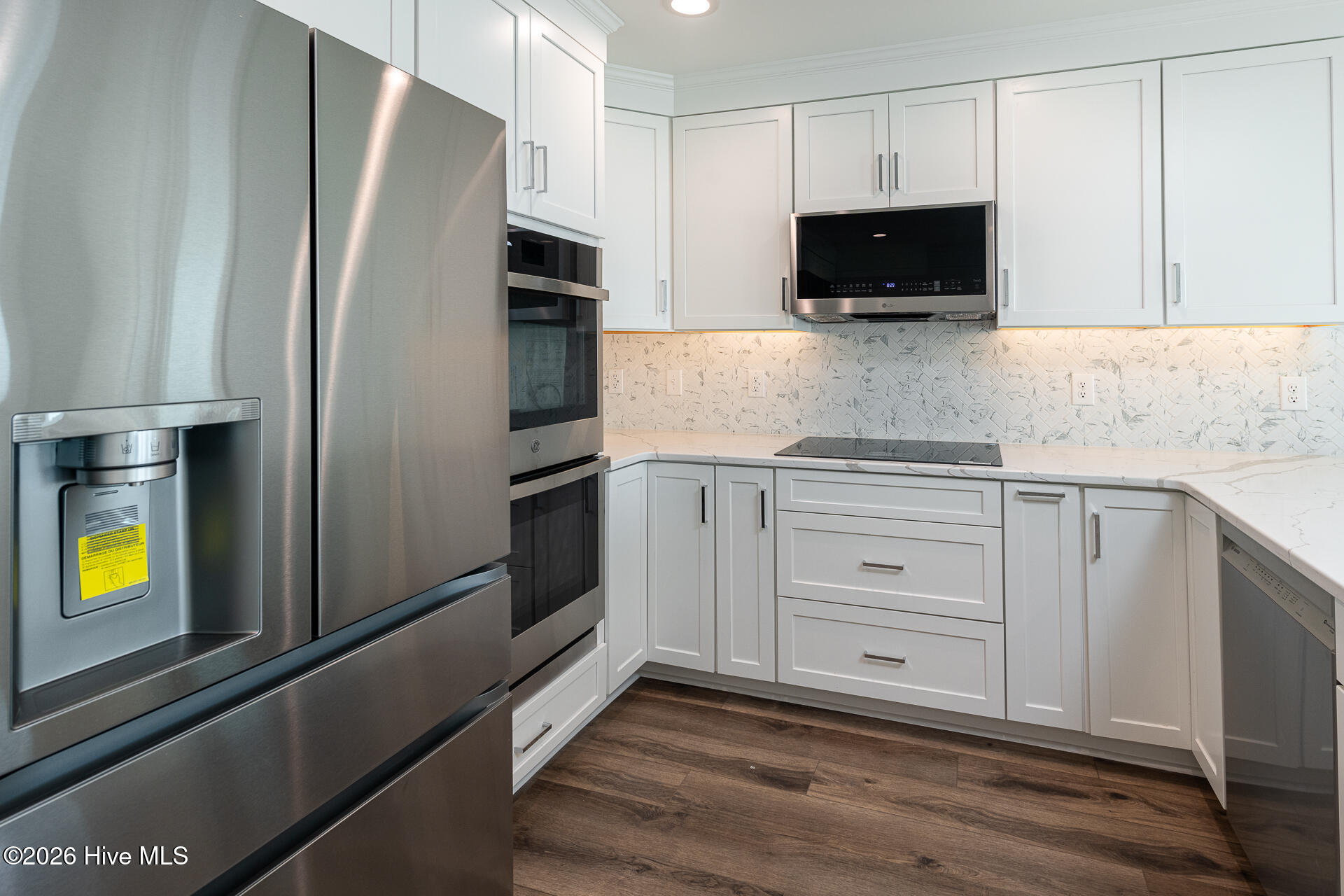 100568096 | Photo 29