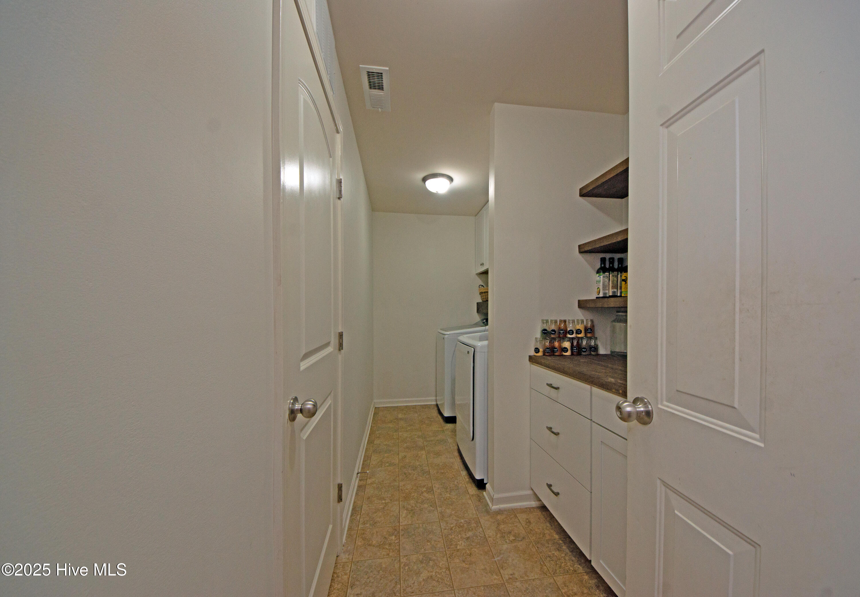 100542211 | Photo 28