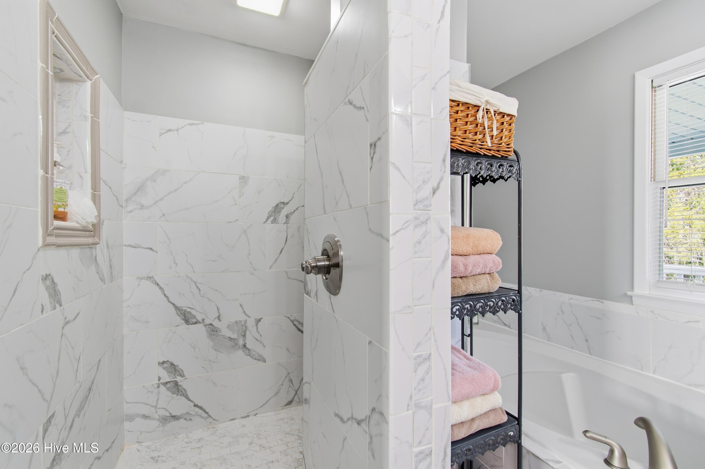 100549205 | Photo 41