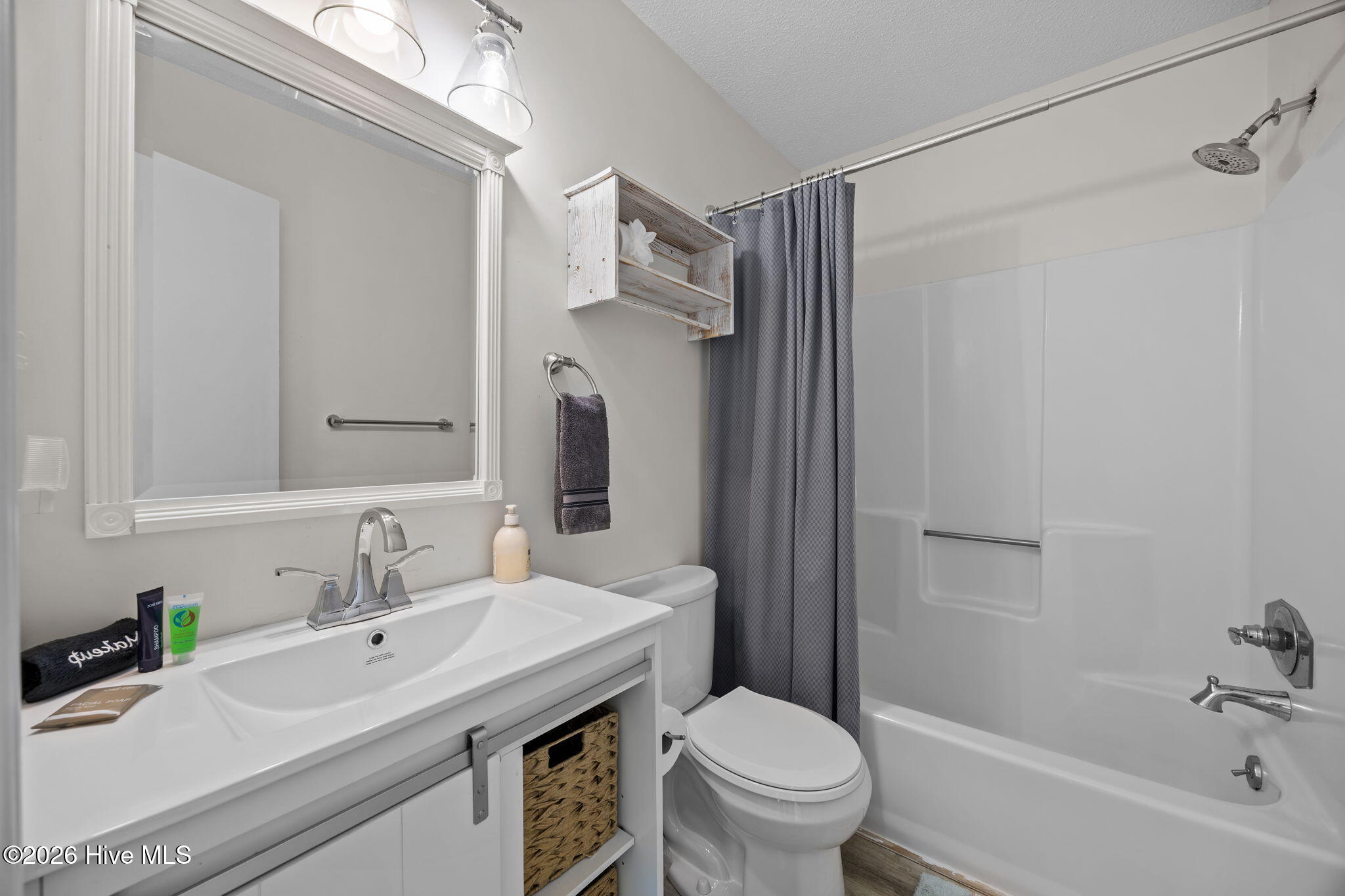 100552001 | Photo 31