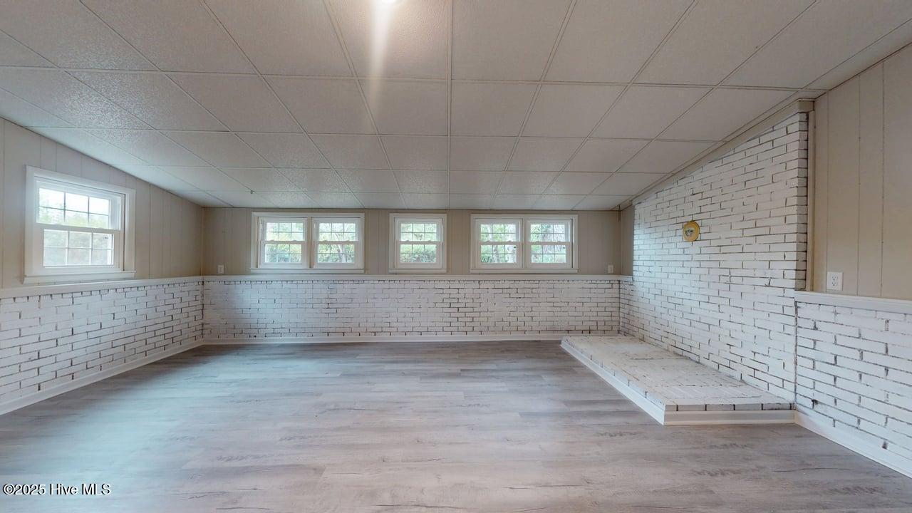 100536677 | Photo 14