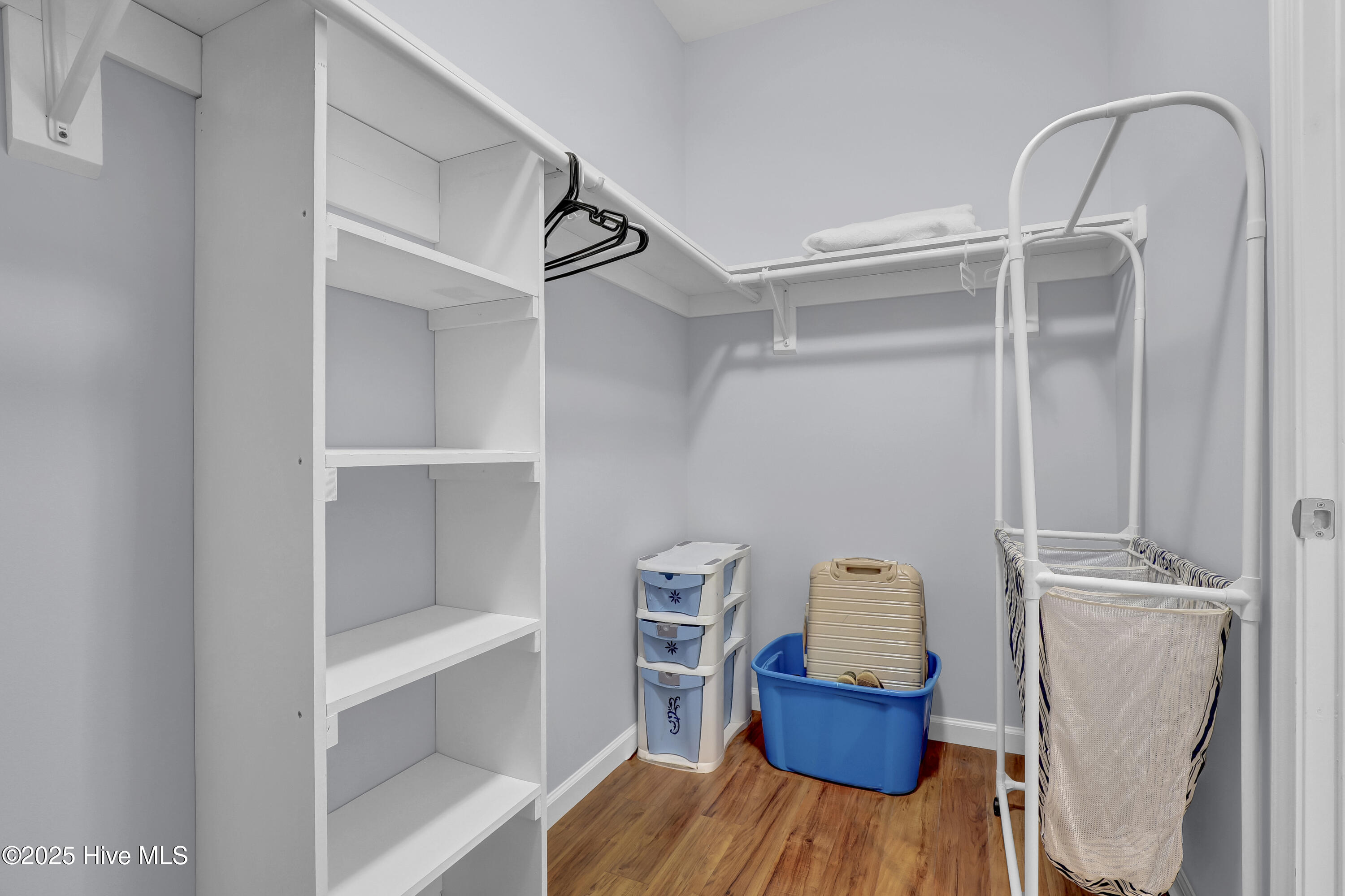 100511800 | Photo 38